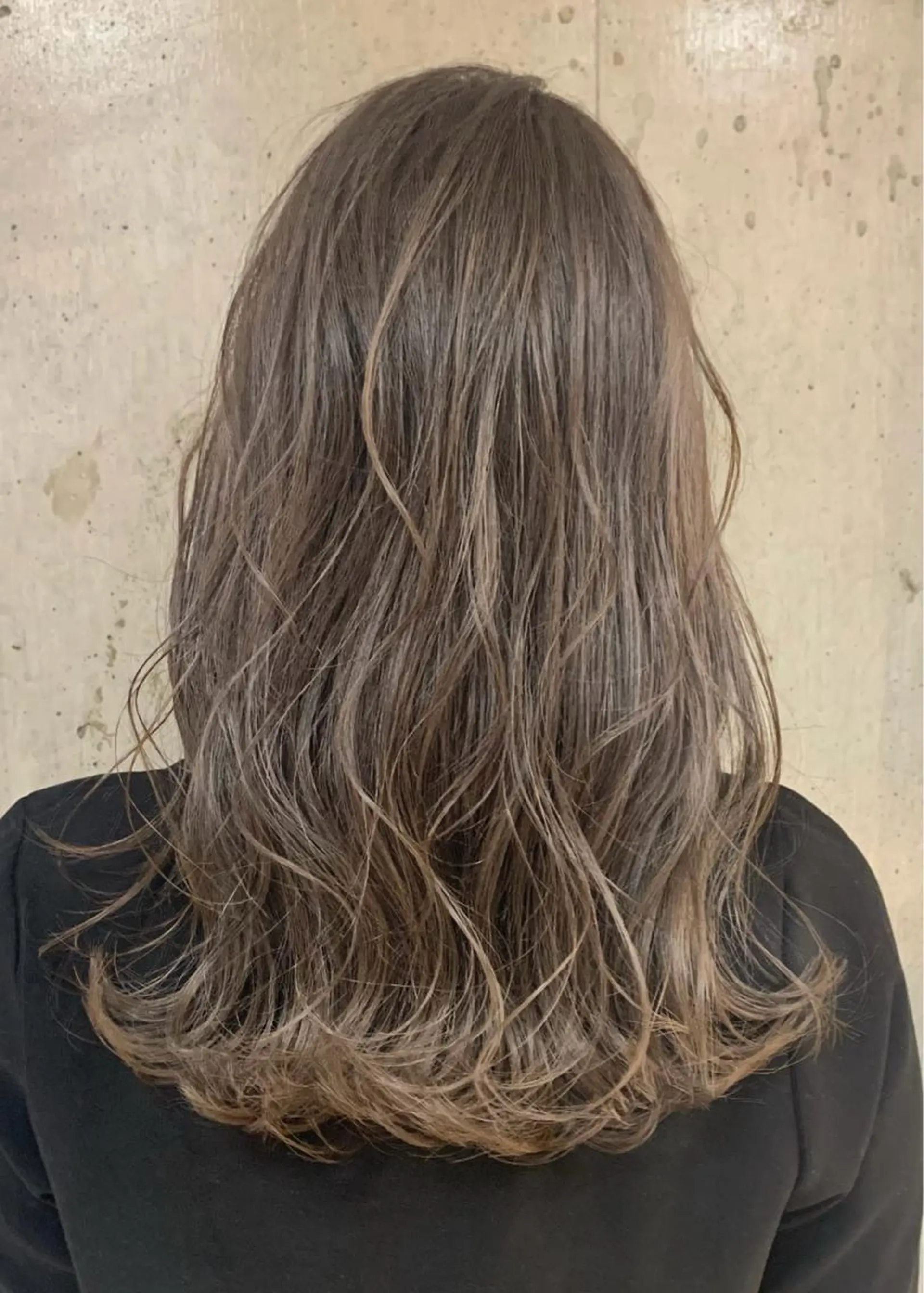 セミロング ハイライト カット ヘアカラー hoNua. 栄/透明感カラーのヘアスタイル