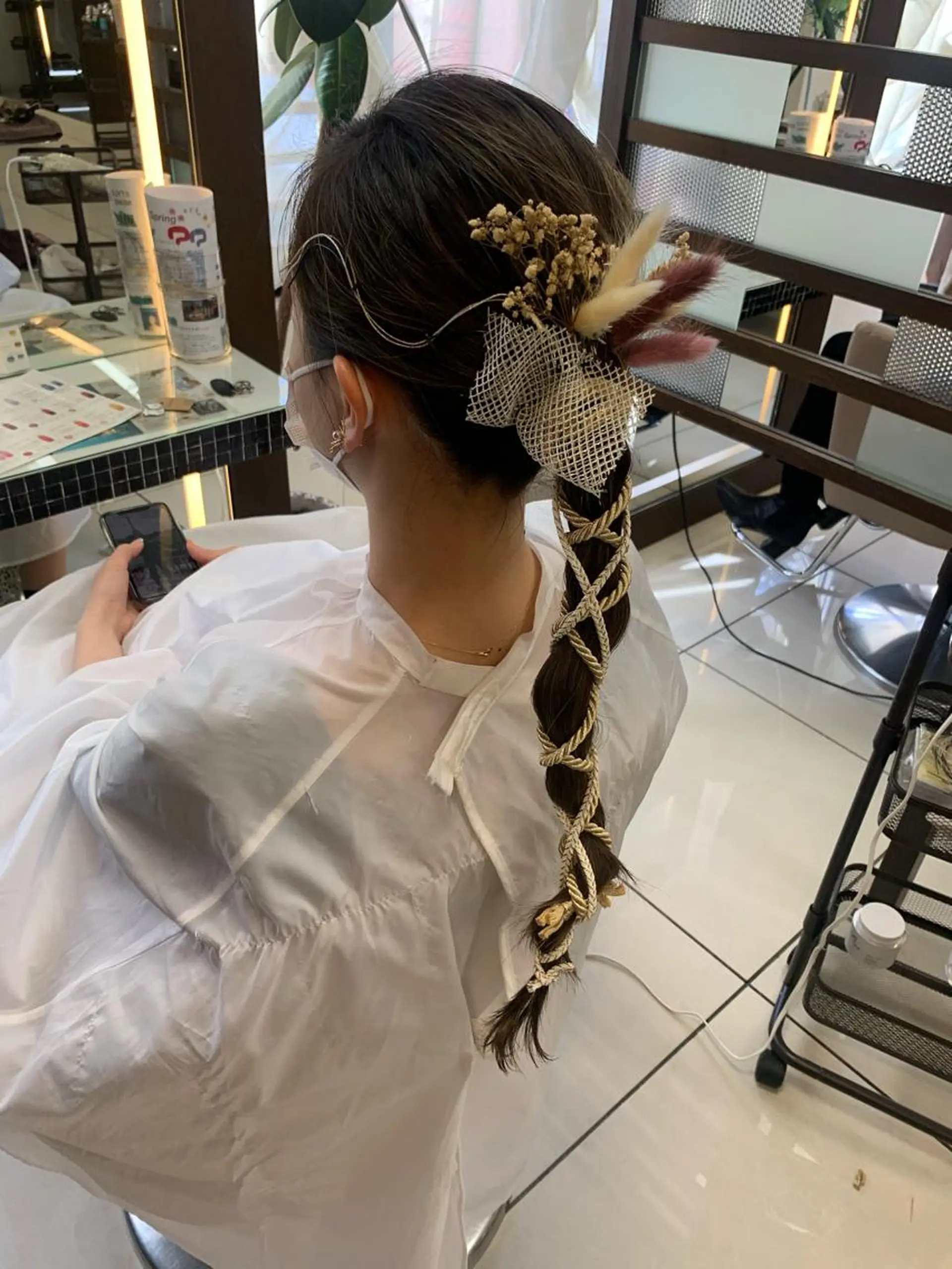 ロング カラー ヘアアレンジ 羽エクステ🩷 🤍まき🤍のヘアスタイル
