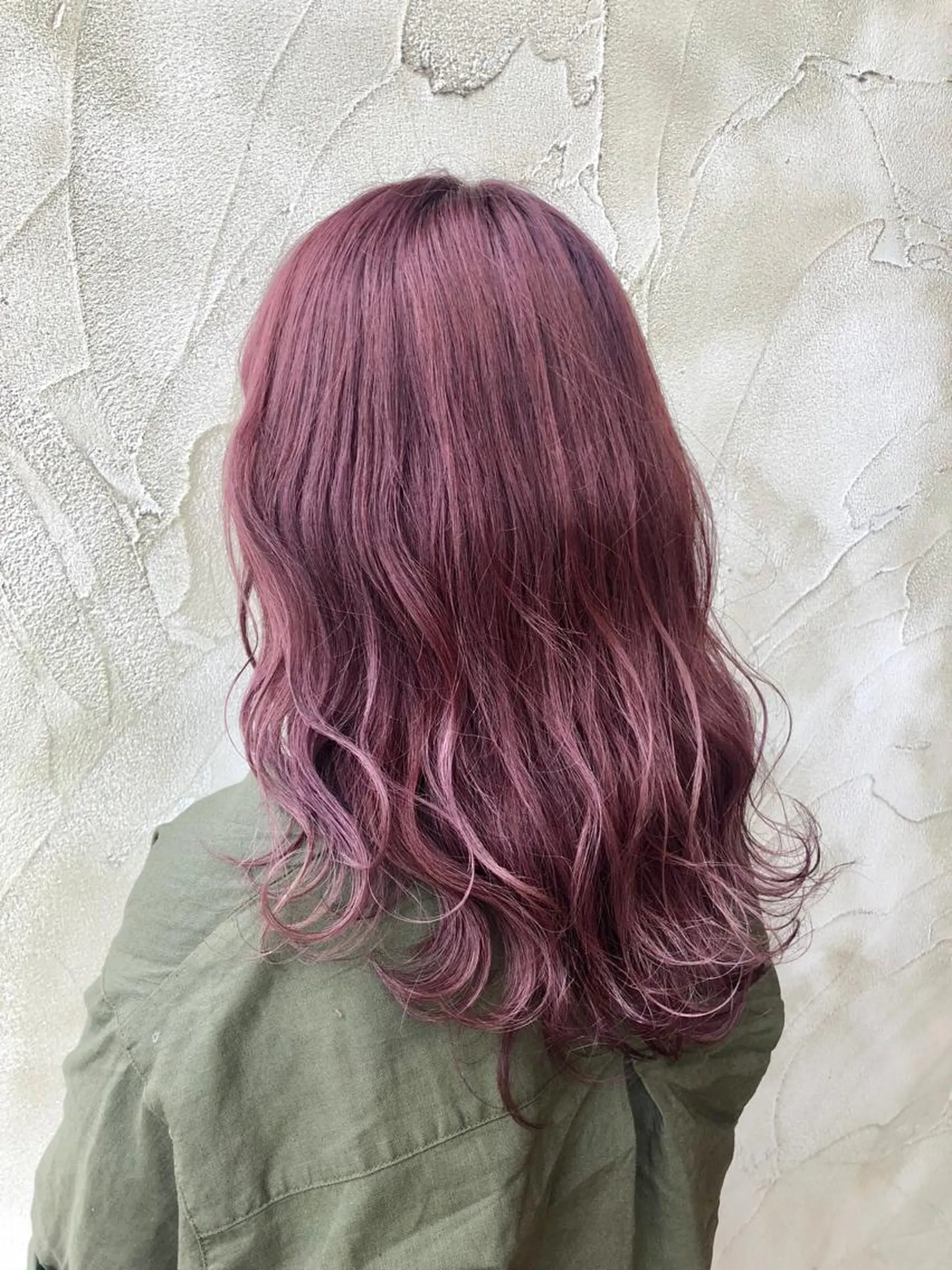 セミロング カラー ラベンダーカラー ラベンダーピンク ピンクカラー カット ヘアカラー パーマ 岩田 萌那のヘアスタイル