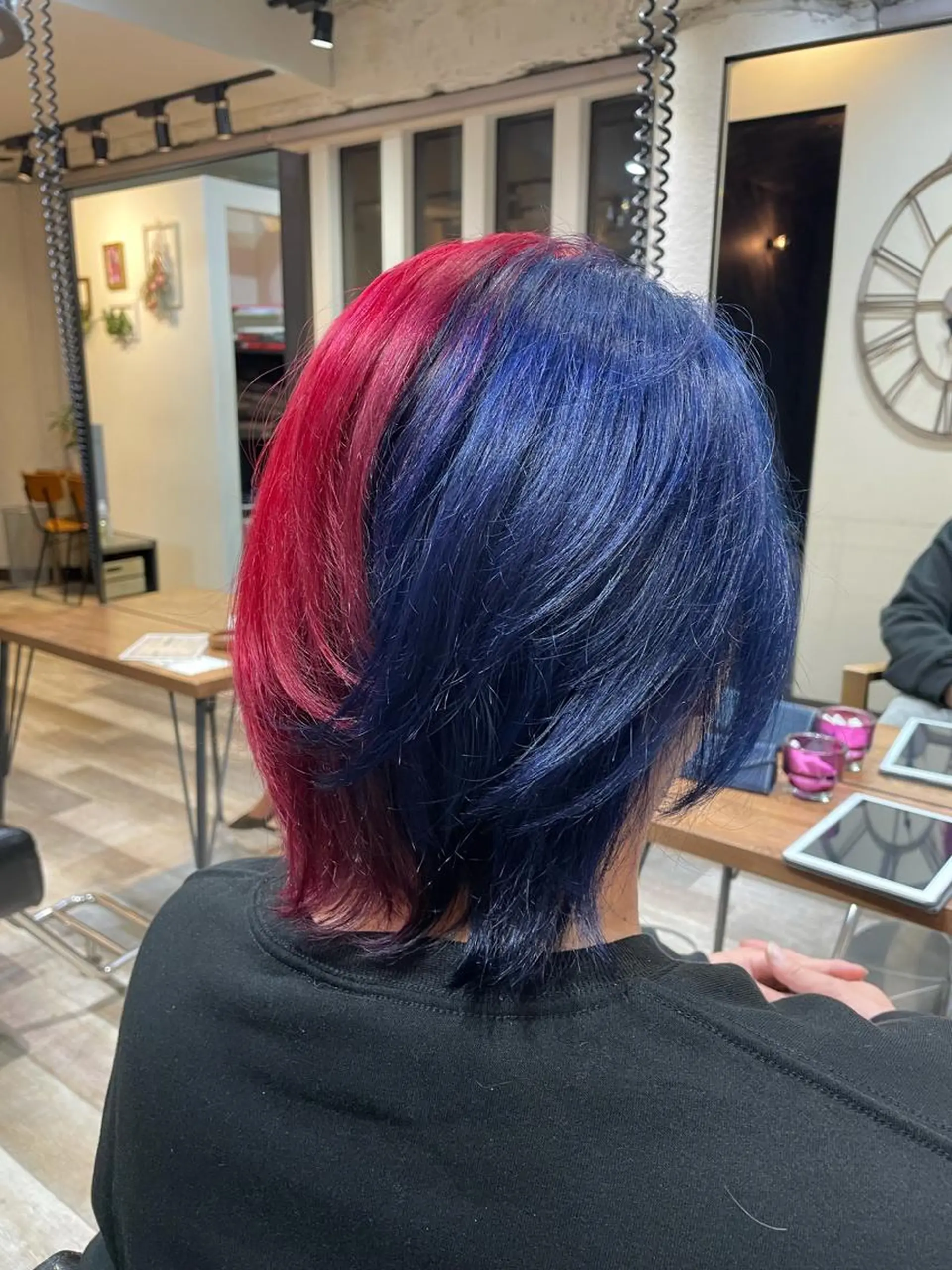 ミディアム カラー ブルーカラー レッドカラー ACROあべの店所属・艶カラー/インナー /グラデ/大西小百合のヘアスタイル