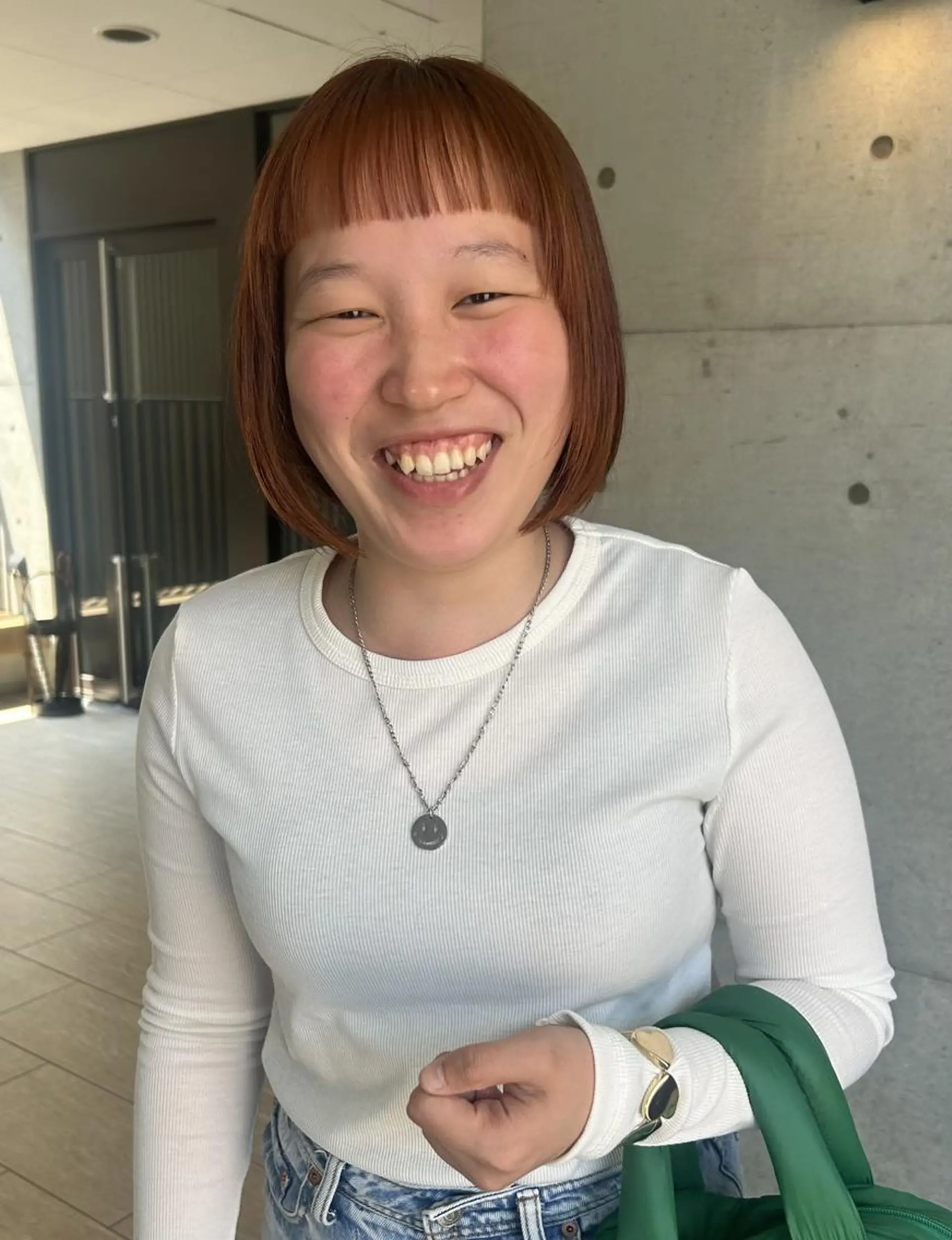 ミディアム カラー オレンジ オン眉 カット ヘアカラー トリートメント qiie ワンカラー ダブルカラーのヘアスタイル