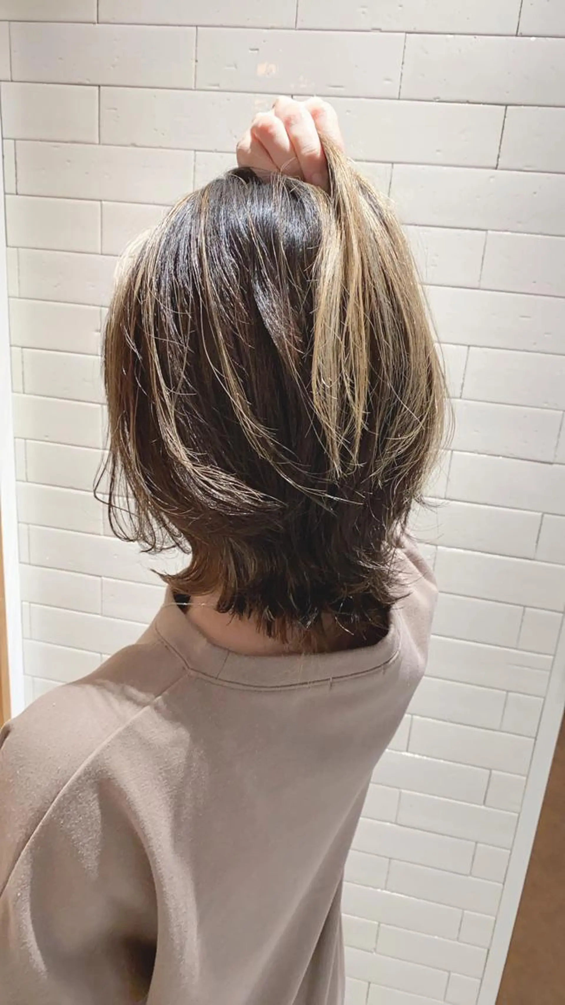 ミディアム ショートボブ ボブ ハイライト 外ハネヘア メンズツイスパ ショートフクヤマシンのヘアスタイル