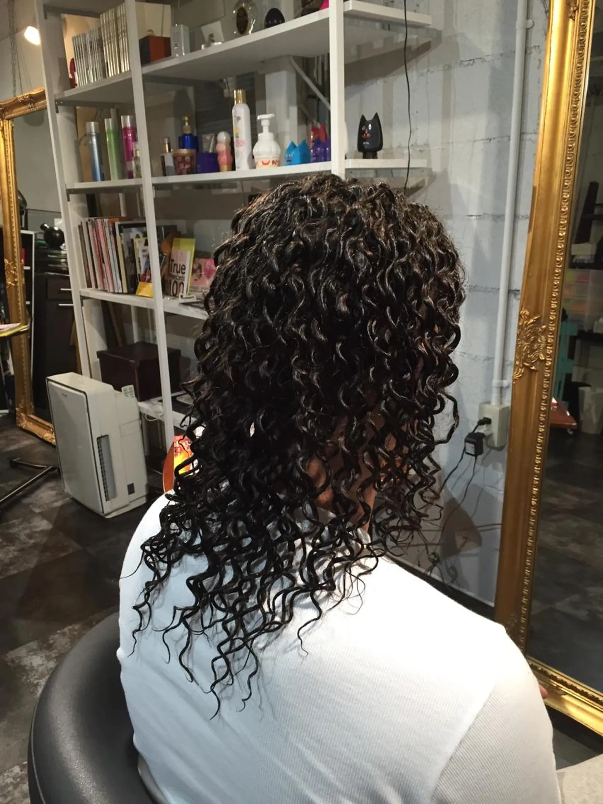 セミロング パーマ カジワラ ヤスジのヘアスタイル