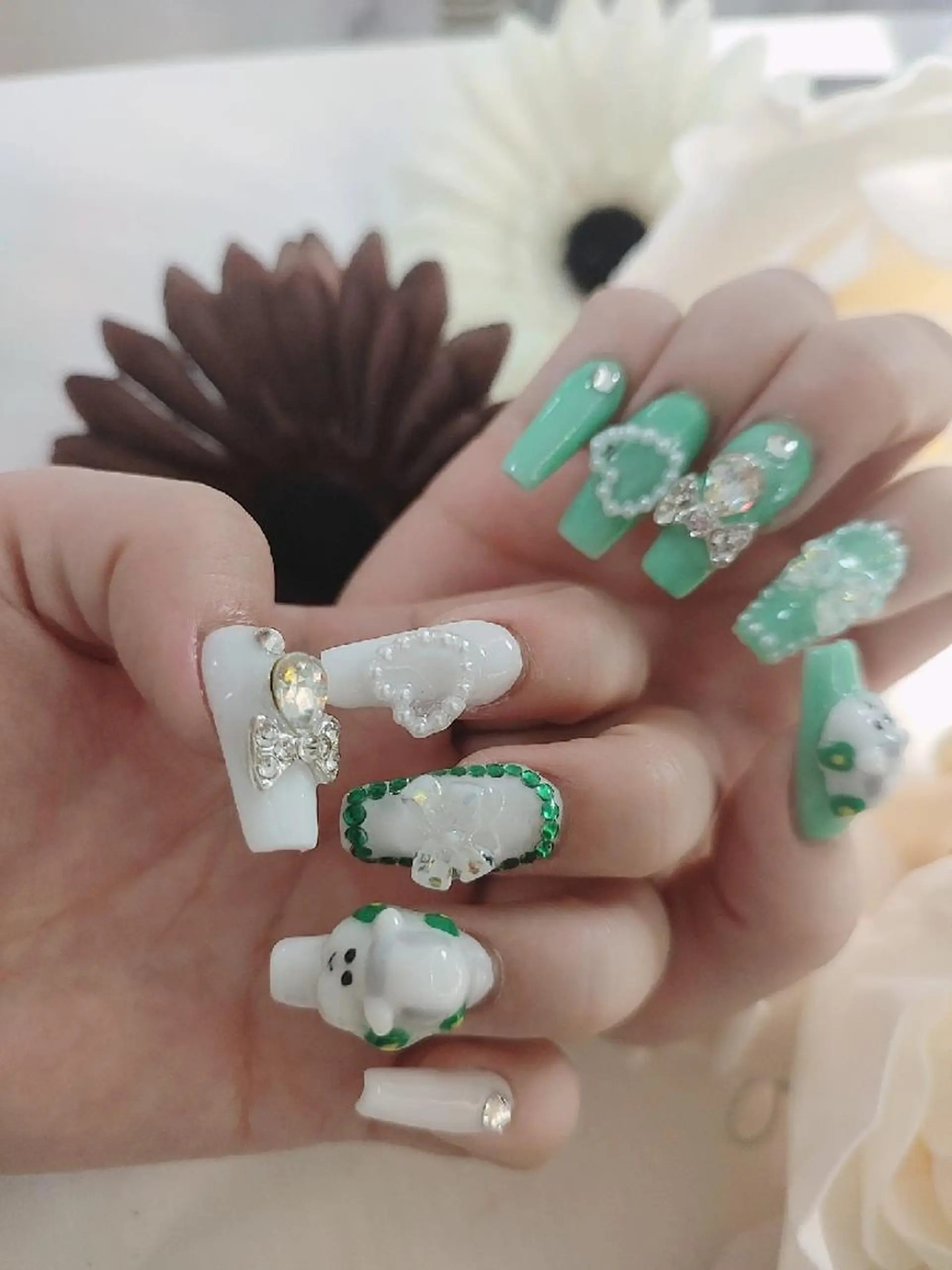 ネイル ハンドネイル RUNWAY 　　の眉毛・アイブロウイメージ