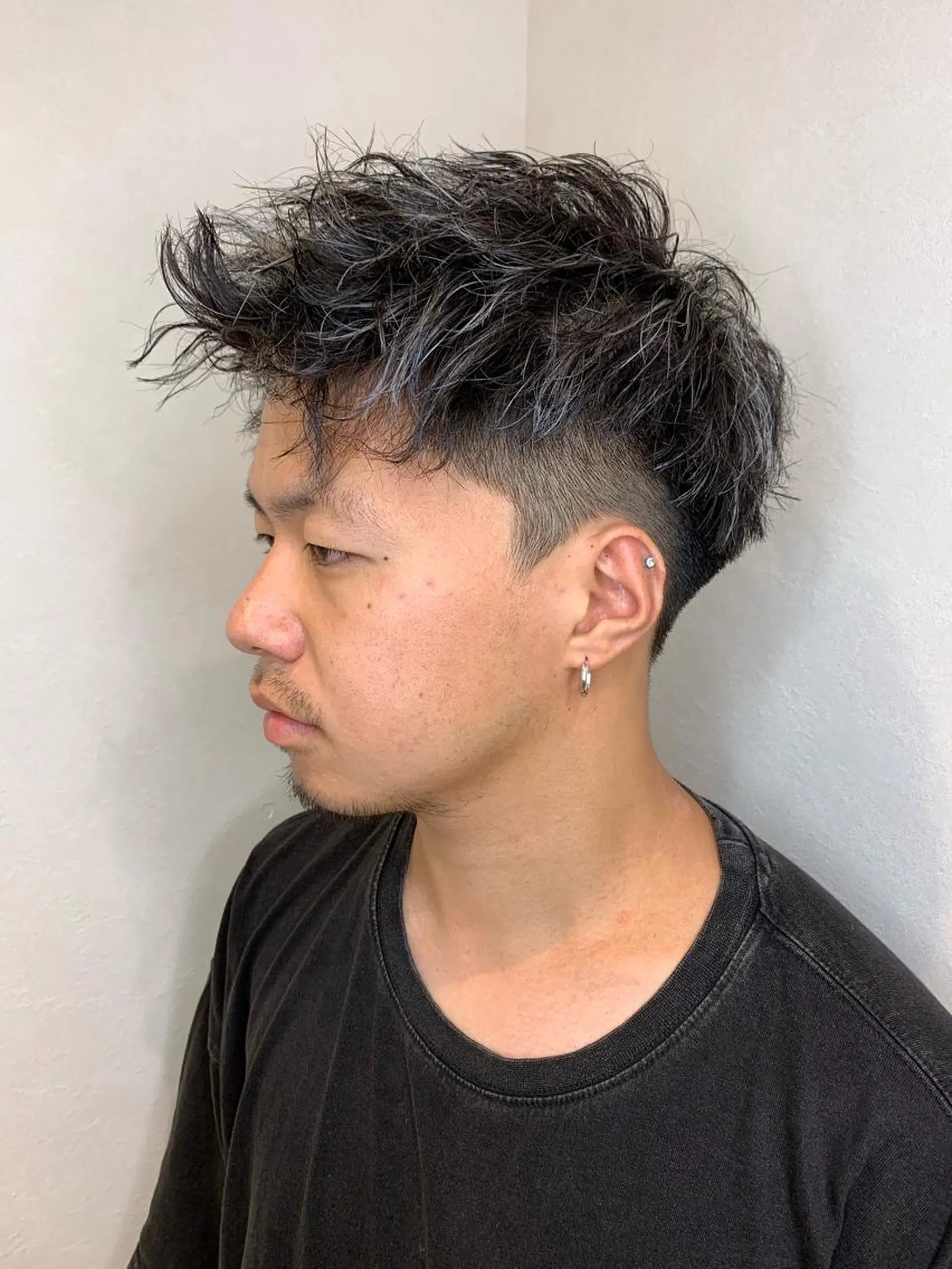 ショート カラー パーマ メンズ メンズハイライト メンズパーマ メンズツイストパーマ ハイライトカラー 3Dハイライト Vir by browのヘアスタイル