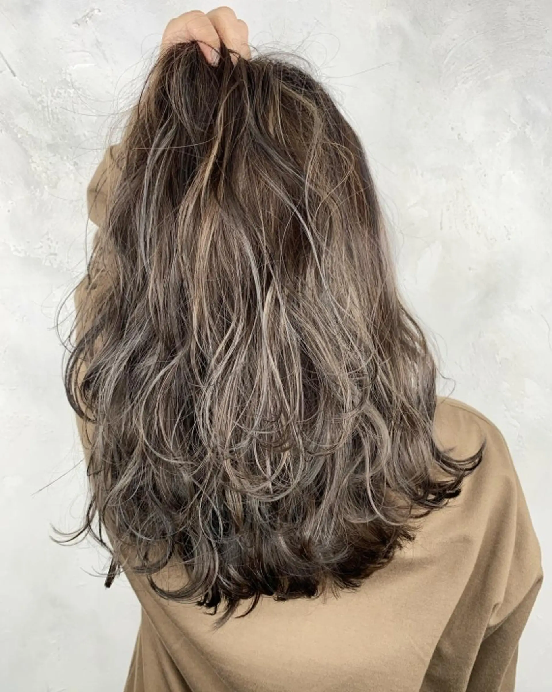 セミロング カラー セミロングパーマ アッシュ アッシュブラウン ベージュカラー 黒髪 N° aria 三軒茶屋のヘアスタイル