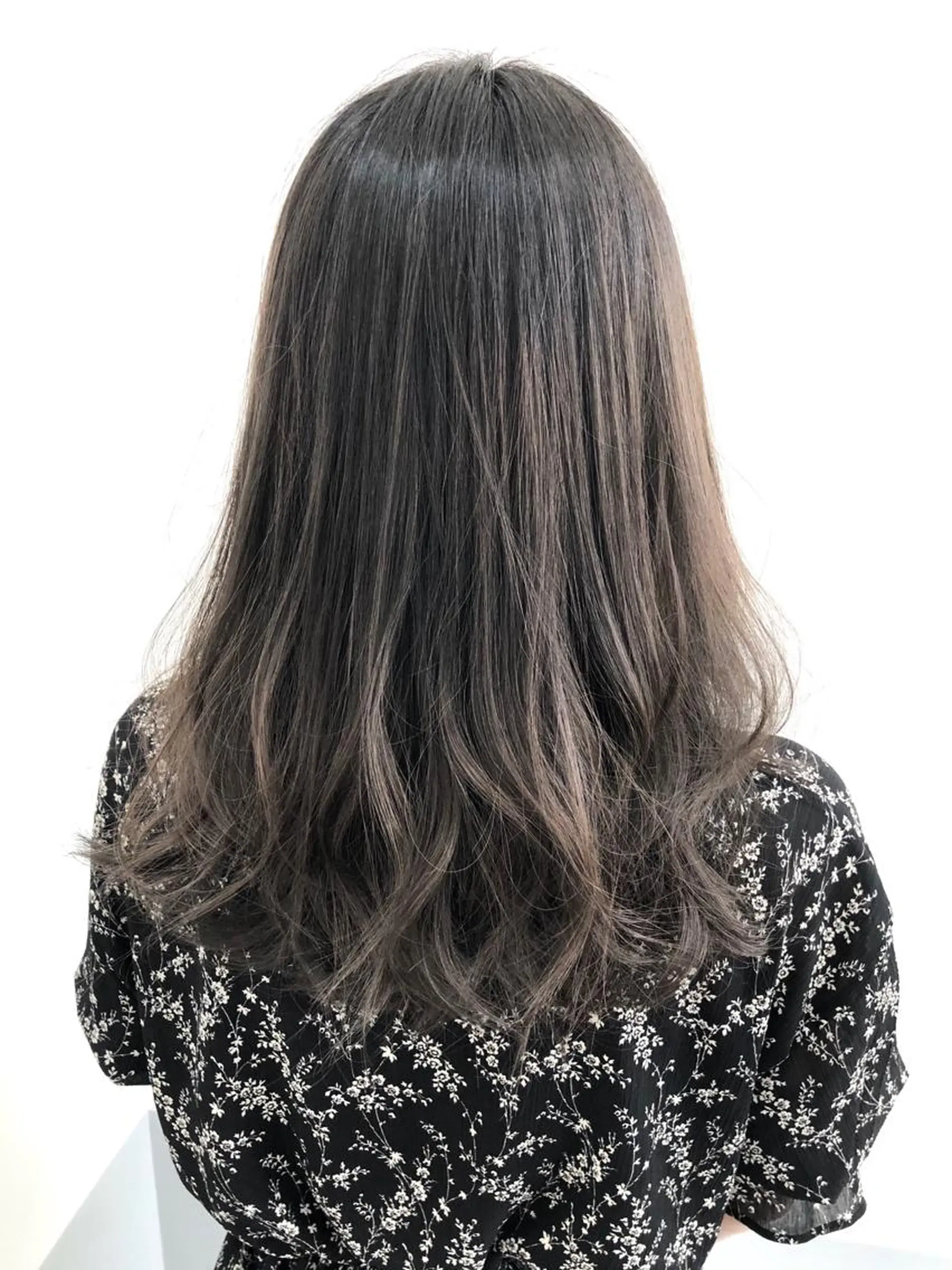 セミロング カラー OFF YUYAのヘアスタイル