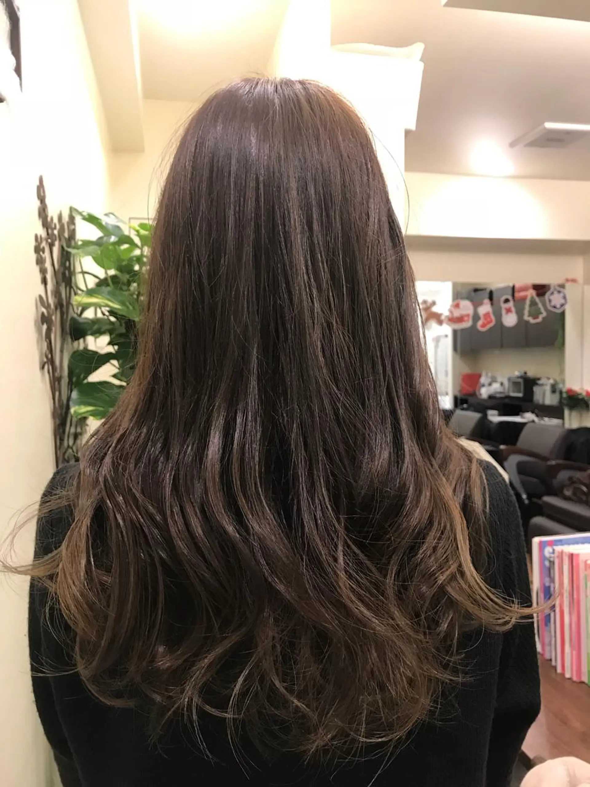 セミロング arbre所属・安藤 芽衣のヘアスタイル