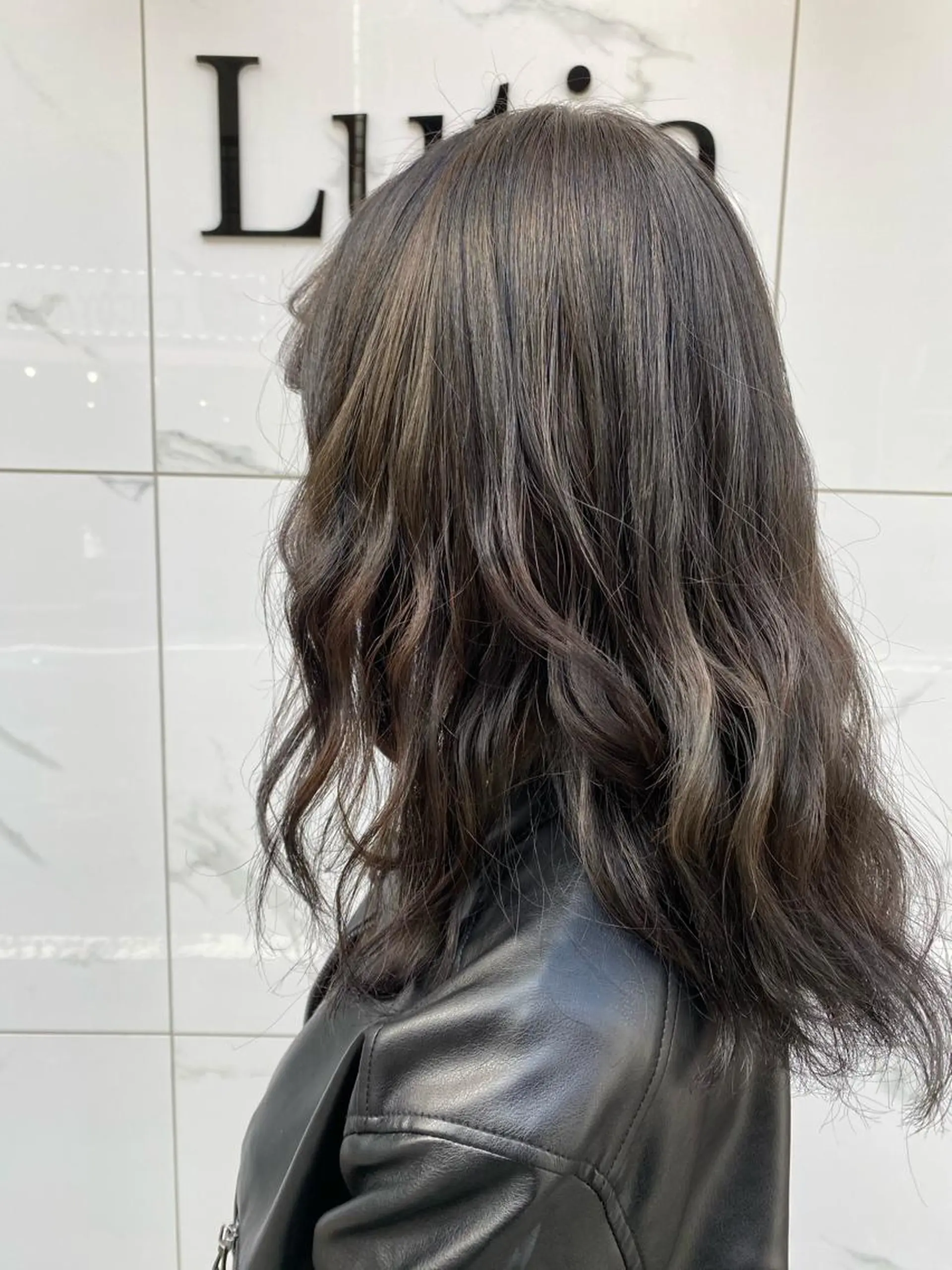 セミロング カラー アッシュ オリーブアッシュ 髪質改善 トリートメント 増子 祐太朗のヘアスタイル