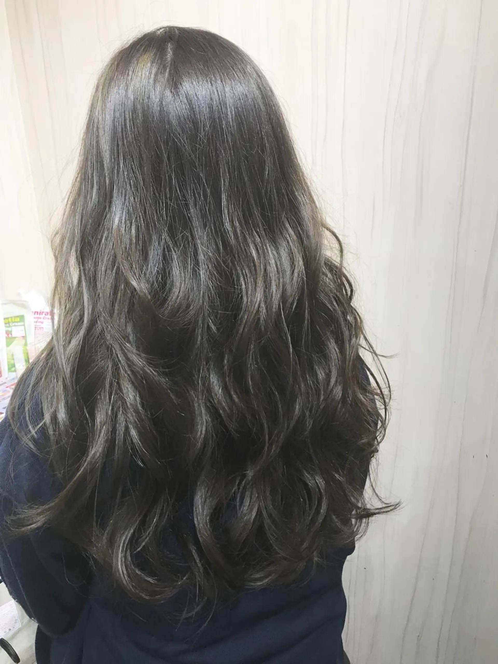 カラー ハイライトカラー イルミナカラー 嶋村夏実🌼レイヤー 🌸白髪ぼかしのヘアスタイル