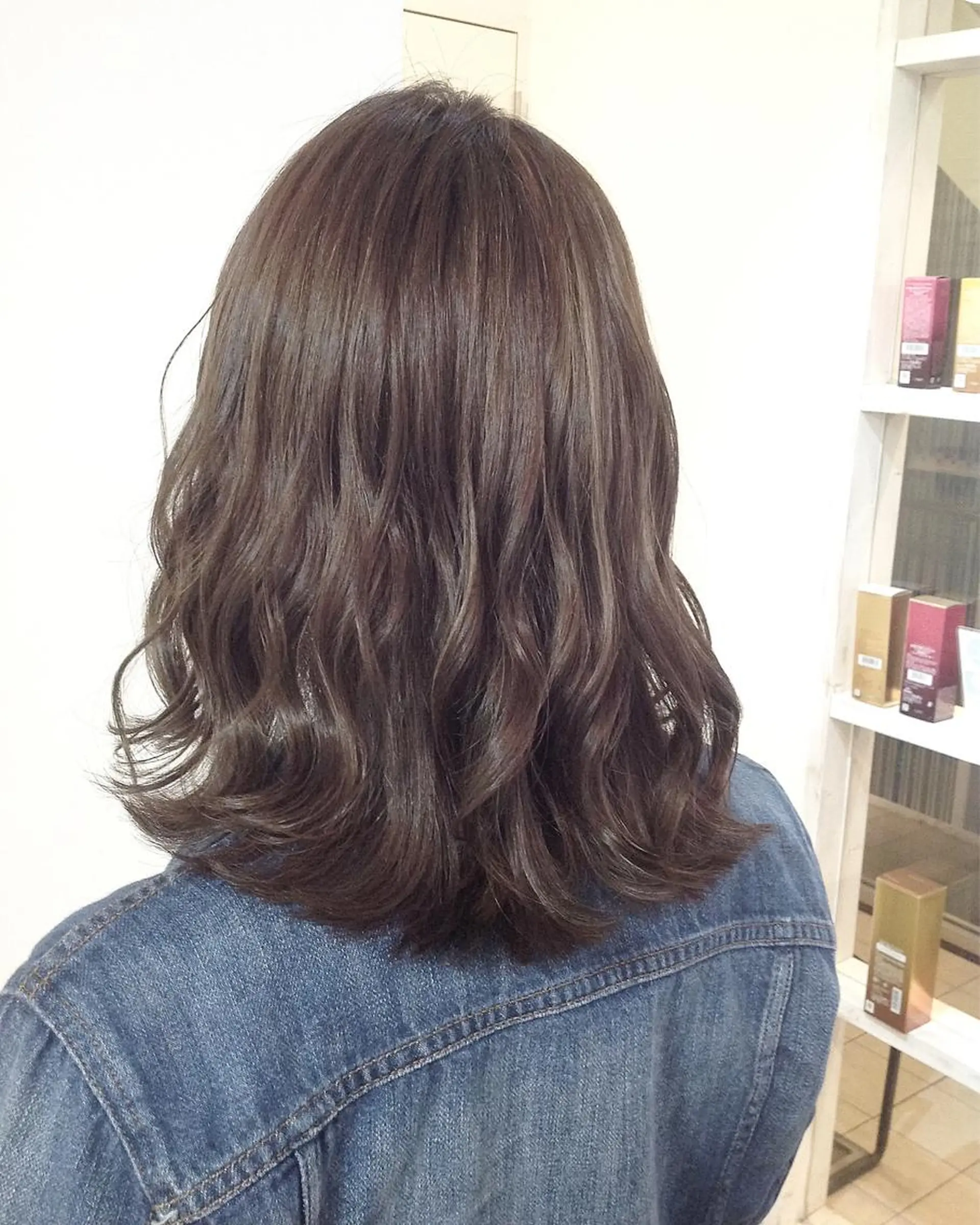 セミロング カラー ヘアアレンジ ハイライトカラー ハイライト 榎園 由美のヘアスタイル