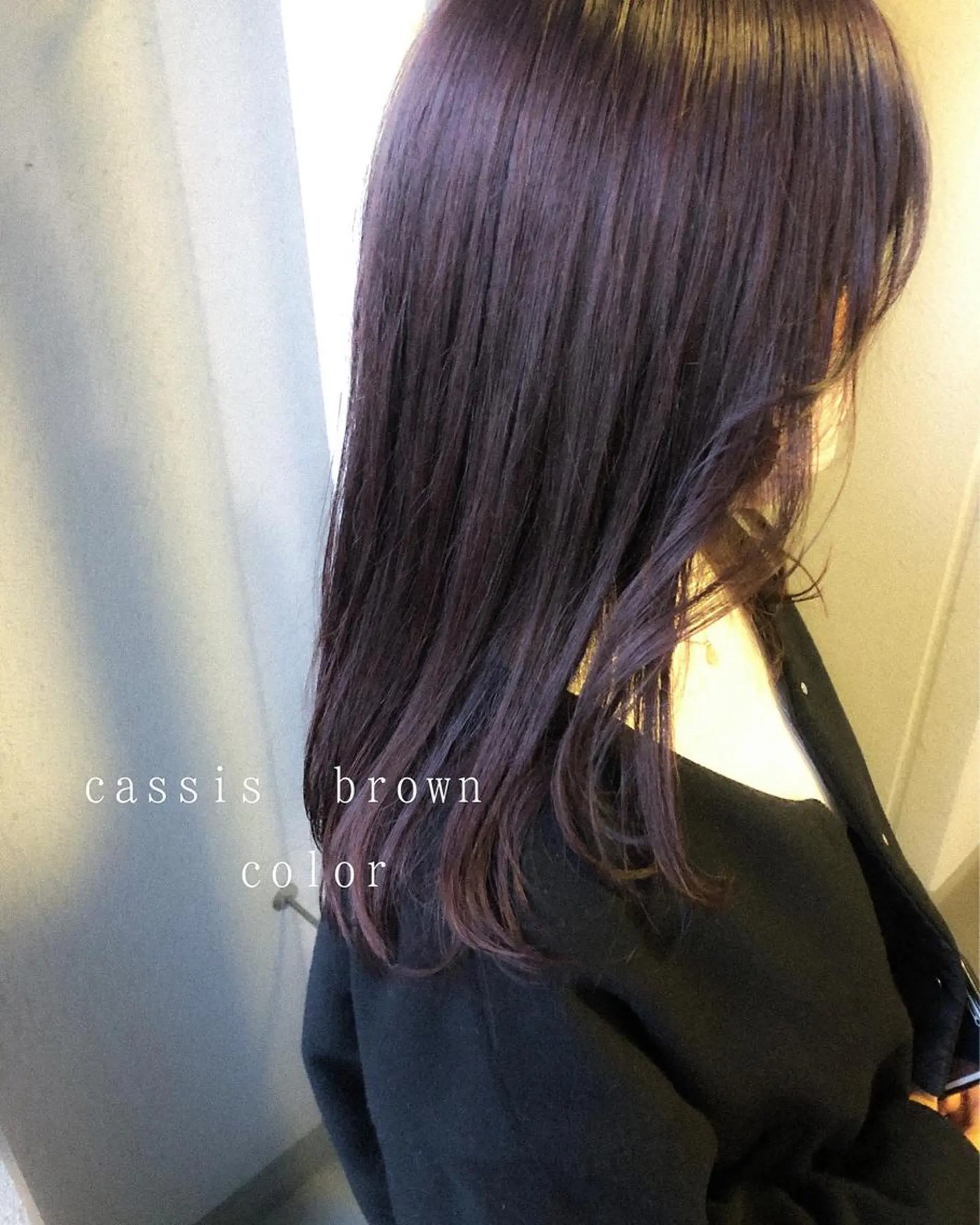 セミロング カラー ブリーチ ブラウンカラー ブリーチなしカラー パープルカラー パープルブラウン カラーパティシエ facce🌼ikoのヘアスタイル