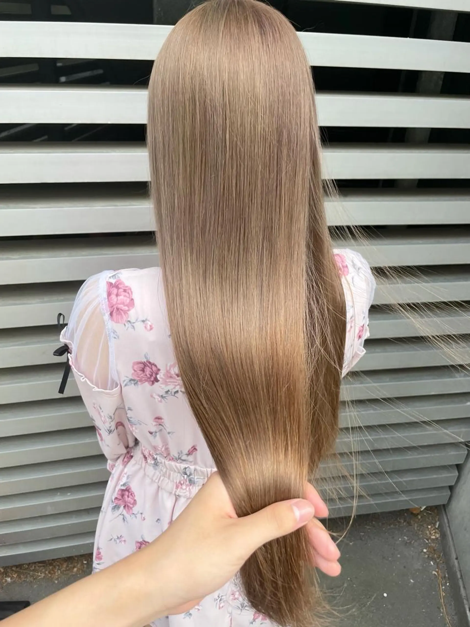 セミロング カラー 岩戸 新のヘアスタイル