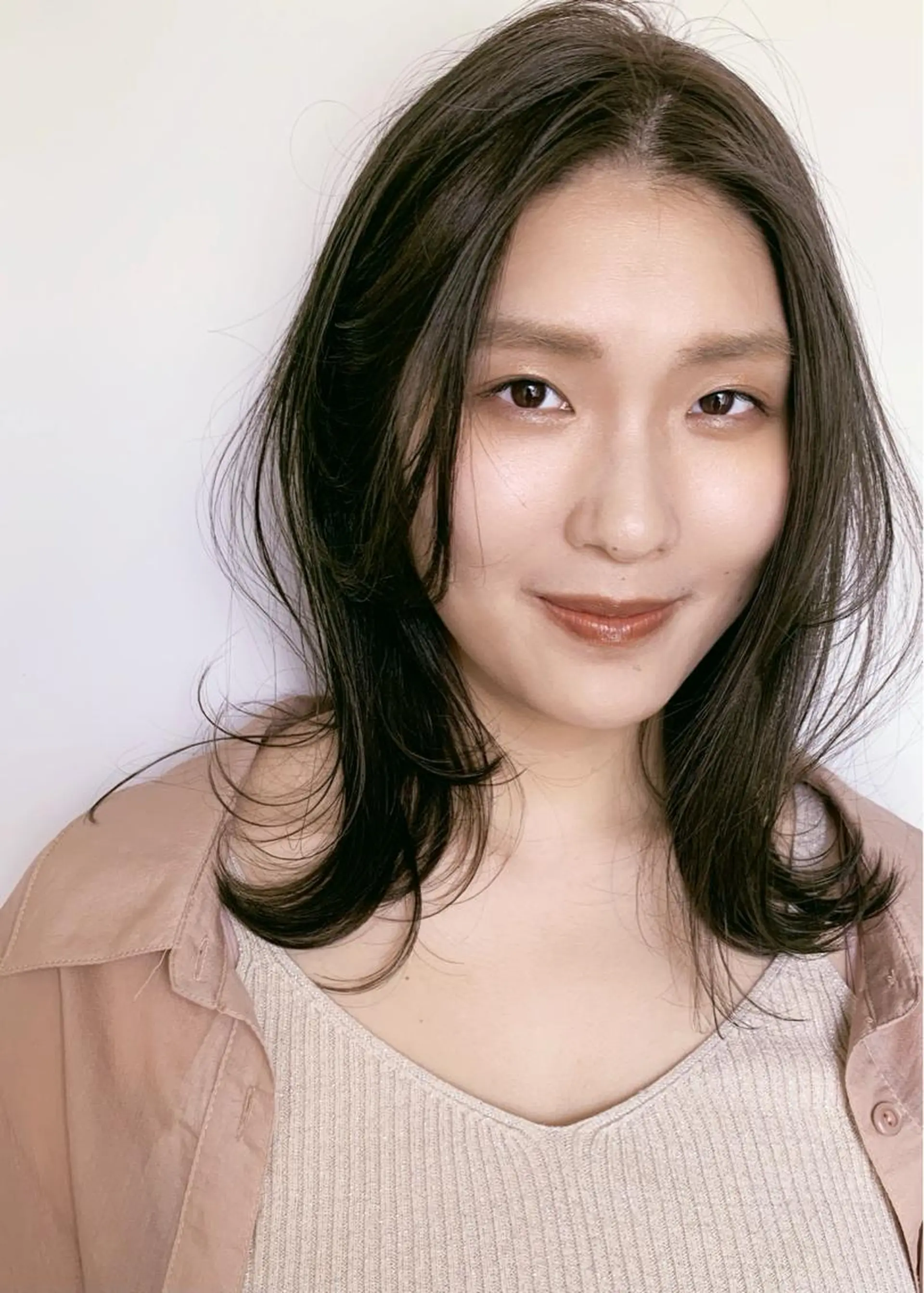 セミロング レイヤーカット カット ヘアカラー シンマ チヒロのヘアスタイル