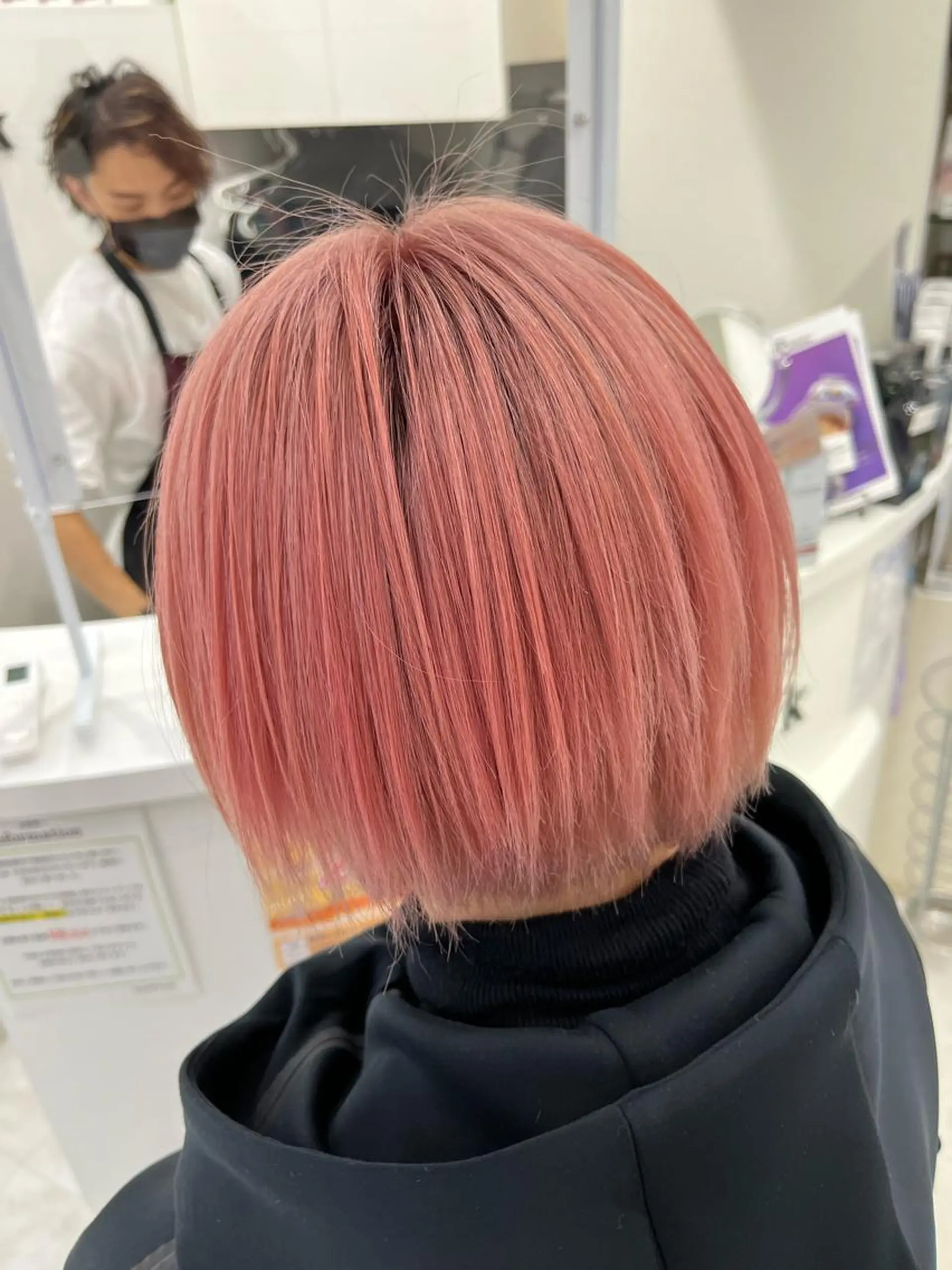 ミディアム カラー ブリーチ ピンクカラー カット ヘアカラー hair  Freak所属・山森 大地のヘアスタイル