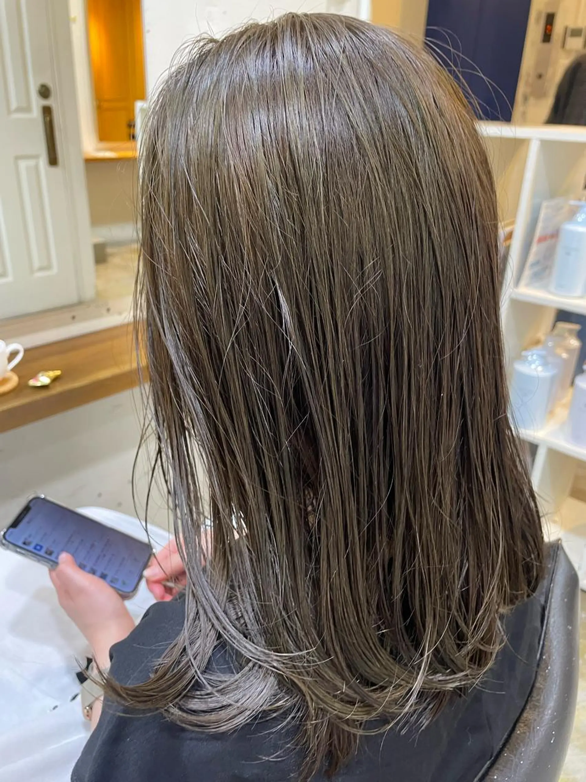 ミディアム カラー 透明感カラー グレージュ カット ヘアカラー トリートメント レイヤー／似合わせ TAKUYAのヘアスタイル