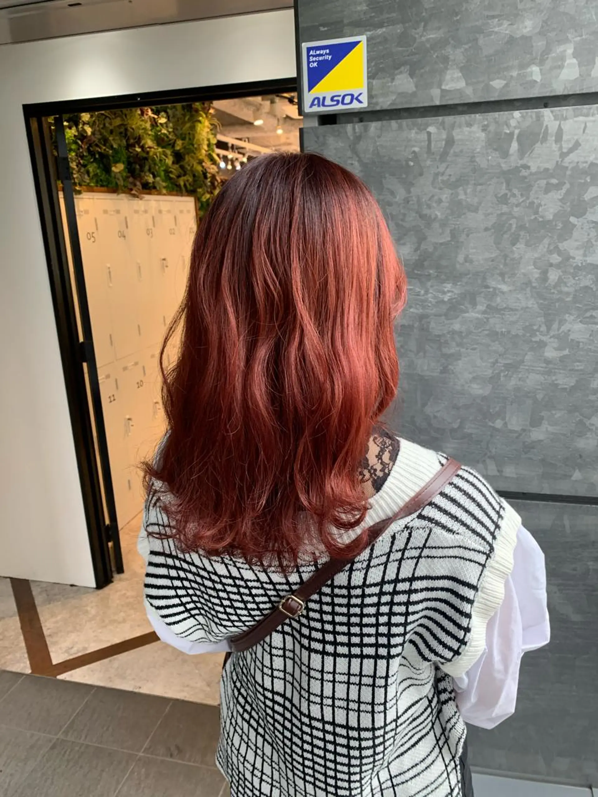 ロング カラー レッドカラー カット ヘアカラー トリートメント aguhair jour所属・髪質改善/白髪ぼかし KENTAのヘアスタイル