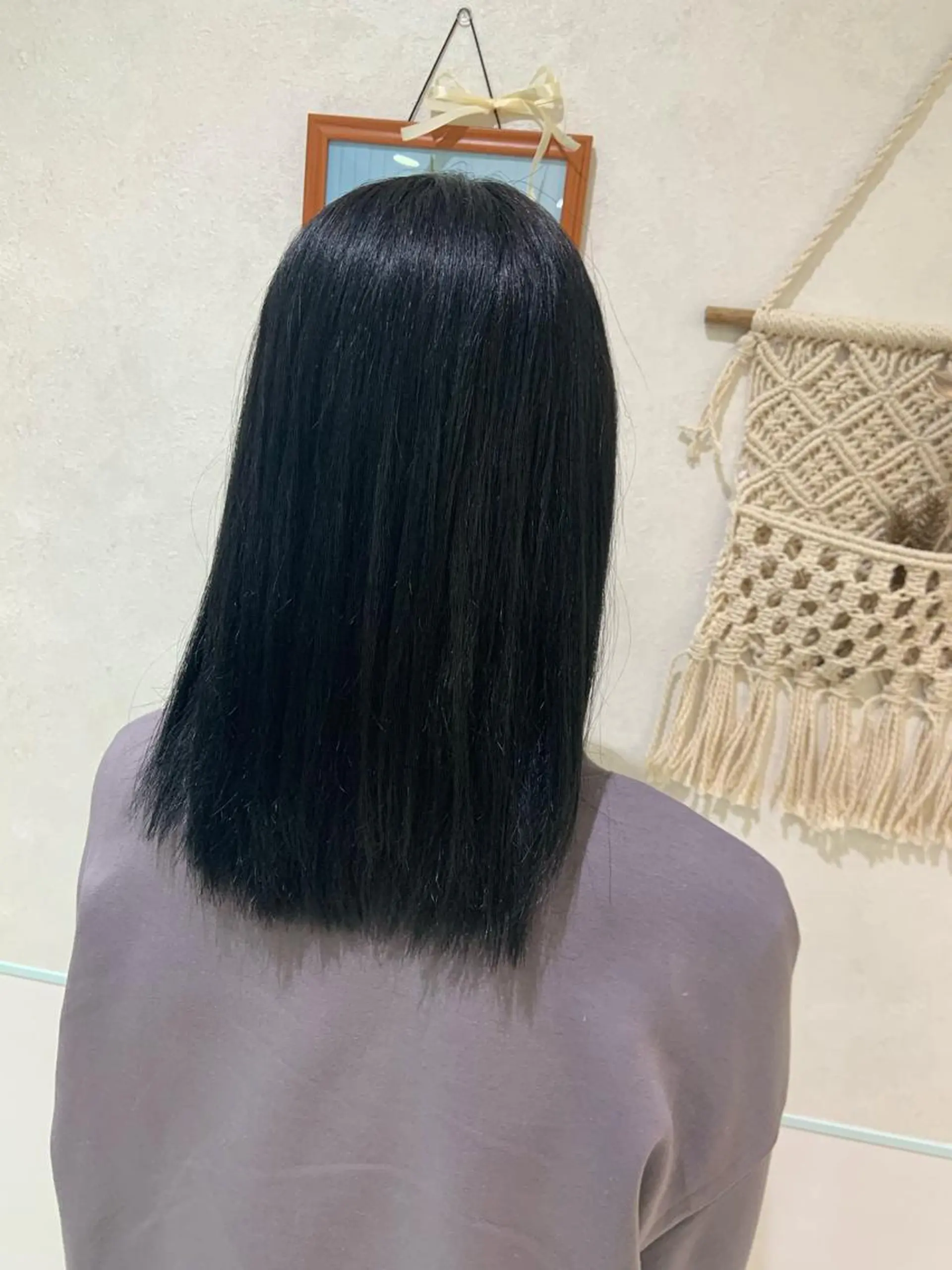 ミディアム カラー パーマ ヘアアレンジ 黒髪 ブルーカラー ブルーブラック ハイトーンカラー🤍 山下 優華のヘアスタイル