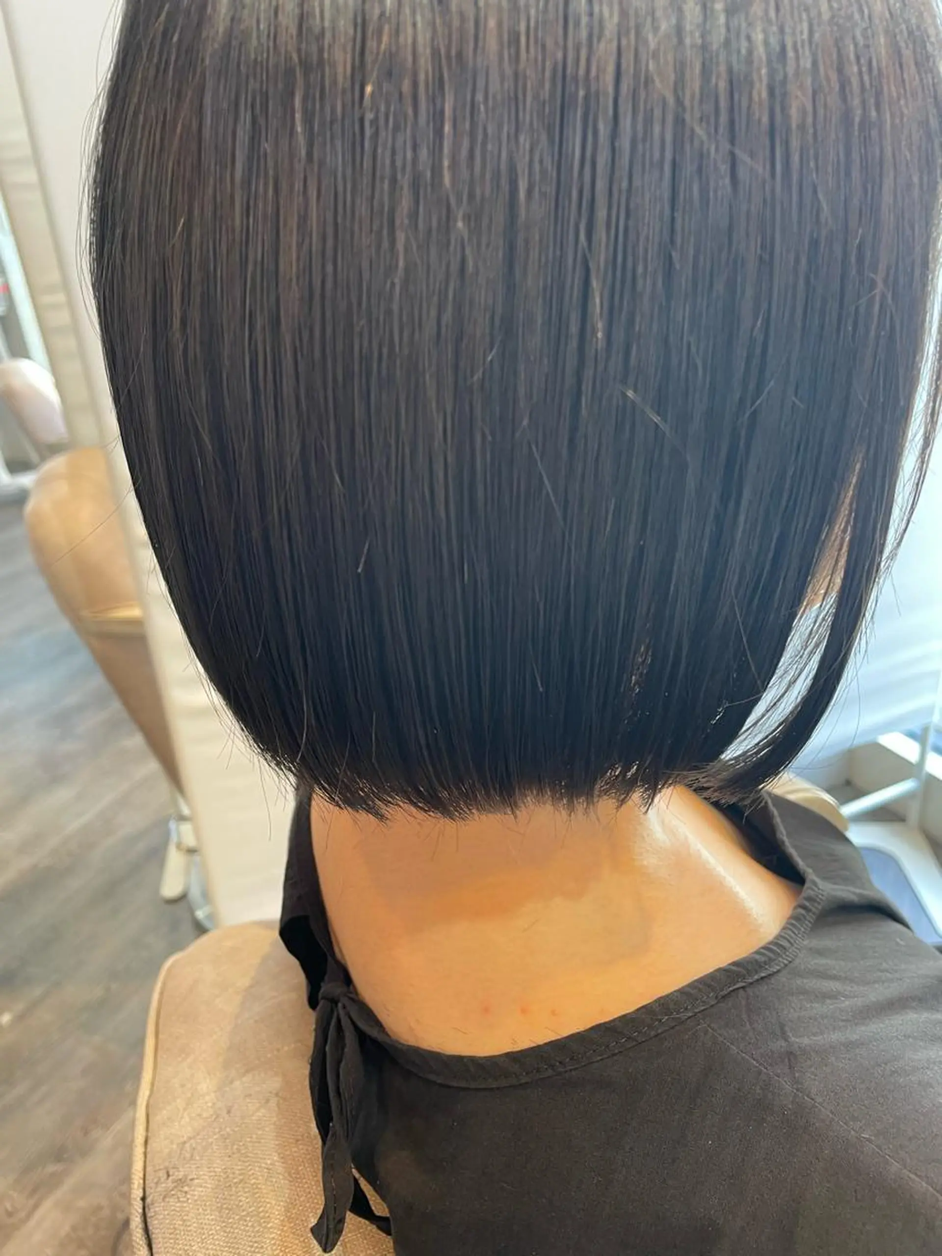 ショート カラー 切りっぱなしボブ 黒髪 ブルーカラー ブルーブラック ボブ カット ヘアカラー 渡邉 瑠奈のヘアスタイル