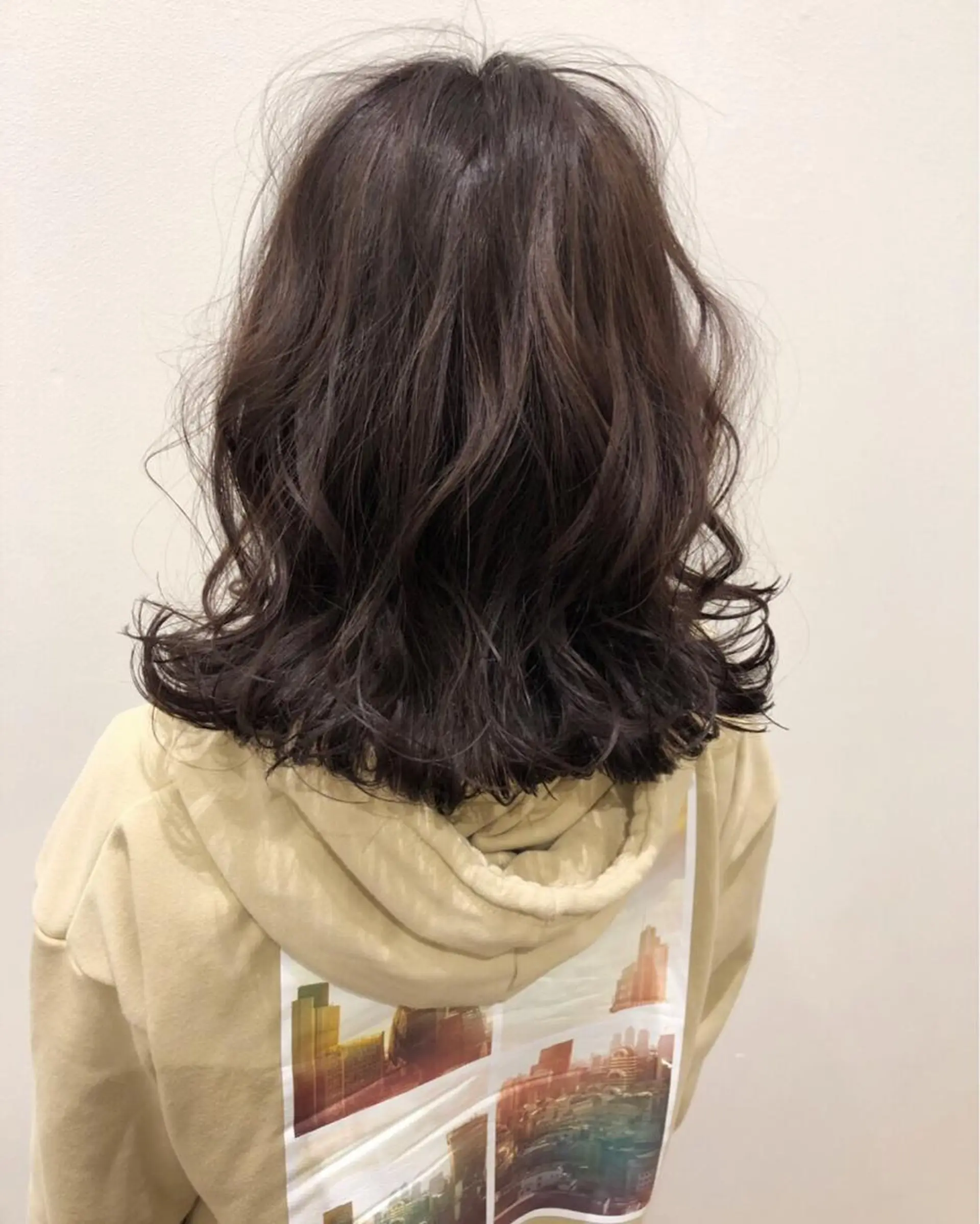 ミディアム カラー 石田 優菜のヘアスタイル