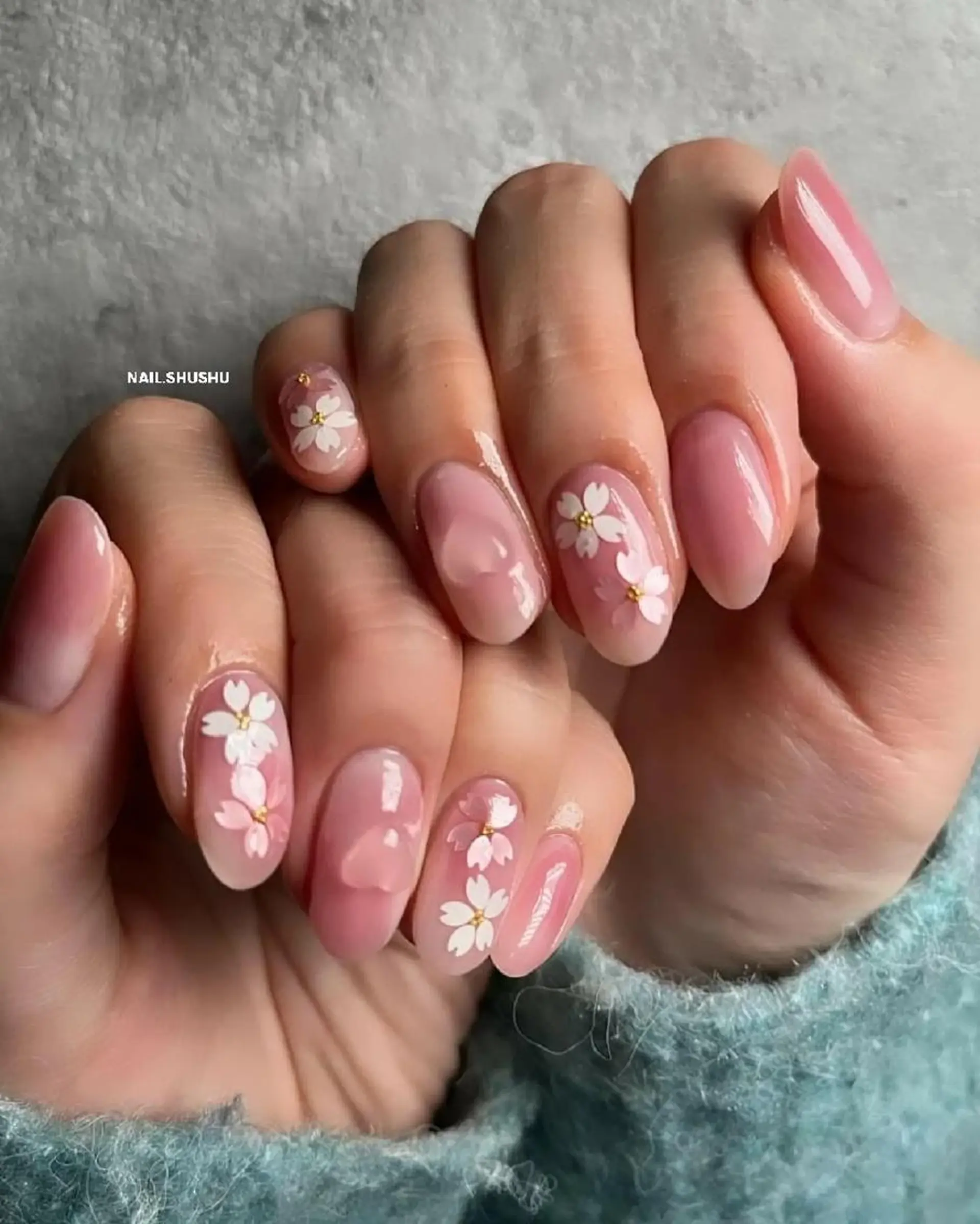 ネイル 持ち込み ニュアンスネイル ワンカラーネイル シンプルネイル バレンタイン 3dパーツ/流行り 👧shushu❤️のネイルデザイン