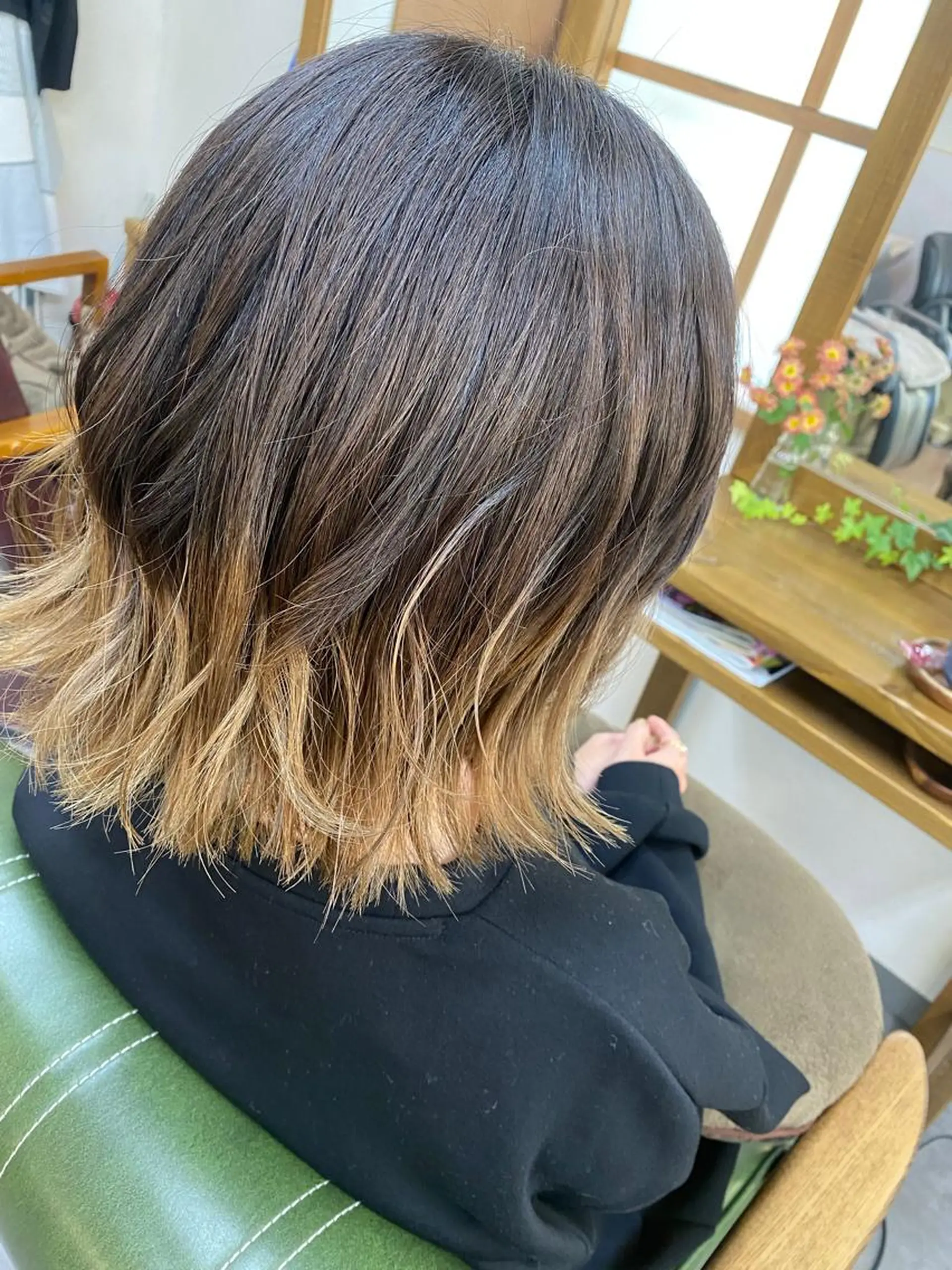 ショート カラー ベージュカラー グラデーションカラー 永沼 真依のヘアスタイル