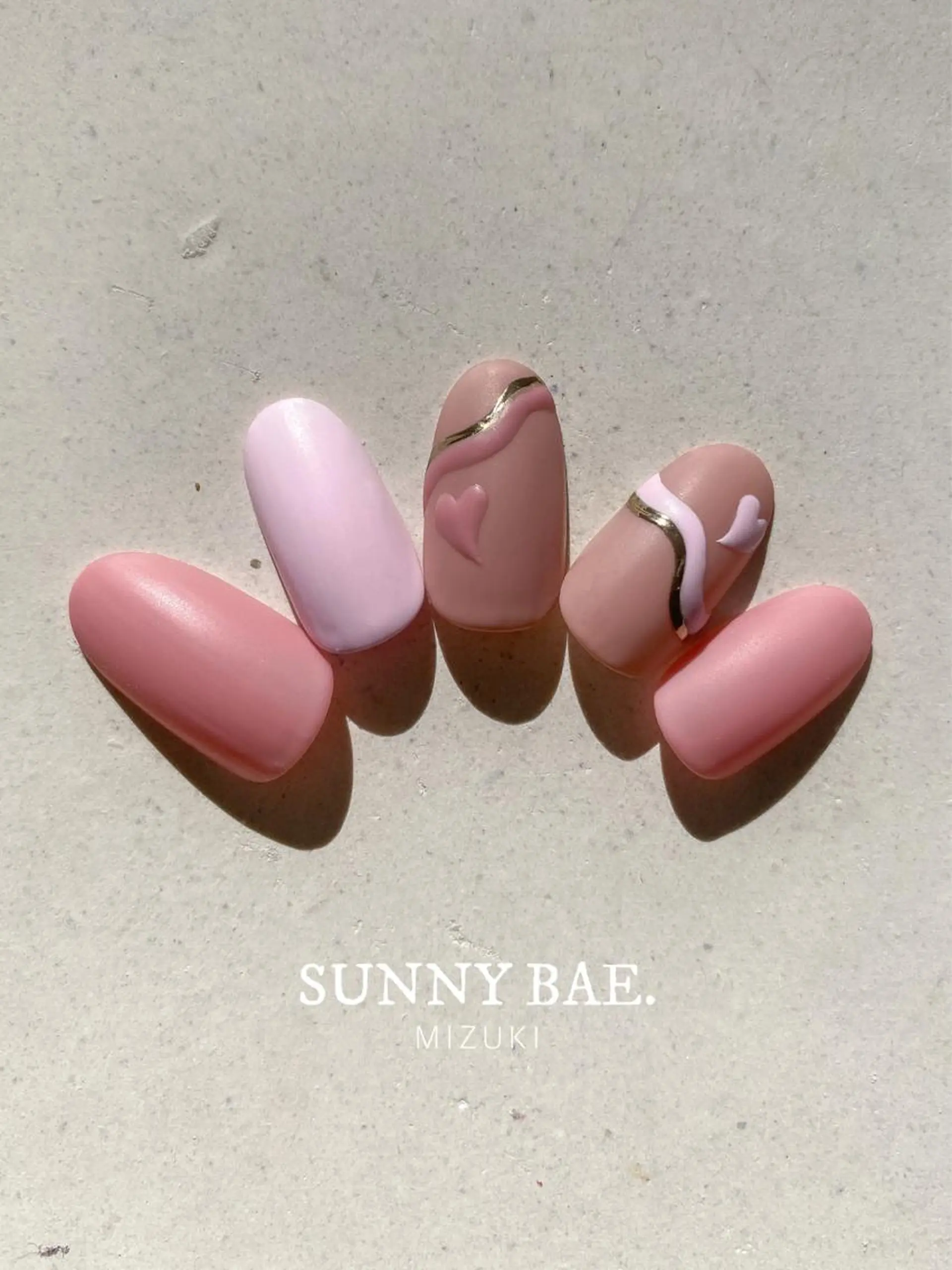ネイル ハート ミラーネイル ピンク ぷっくりネイル バレンタイン ハンドネイル SUNNY BAE. 🌼MIZUKIのネイルデザイン