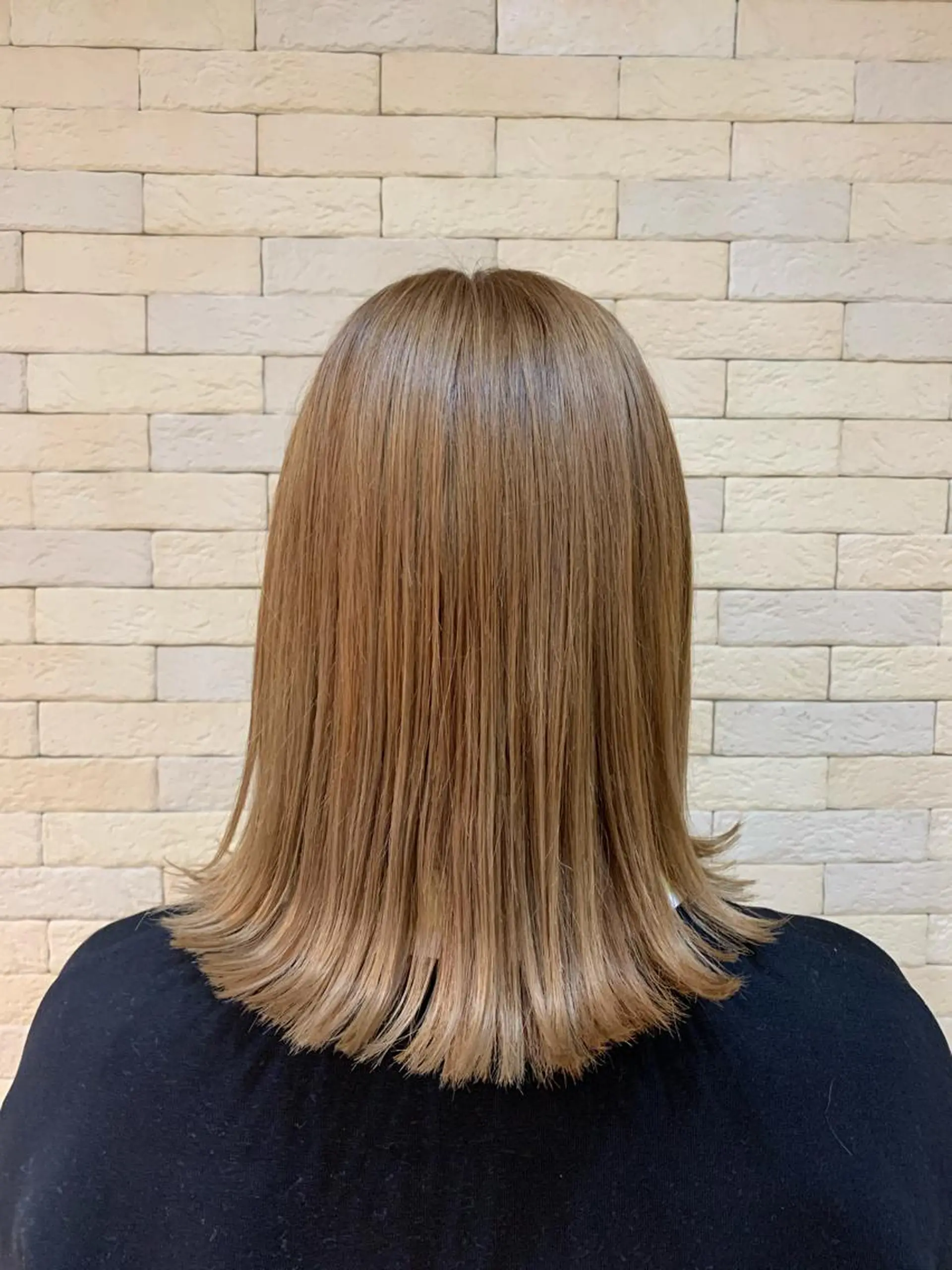 セミロング カラー ベージュカラー ブリーチ ケアブリーチ ミルクティーベージュ 艶髪レイヤー上田 紗也🇰🇷💗のヘアスタイル