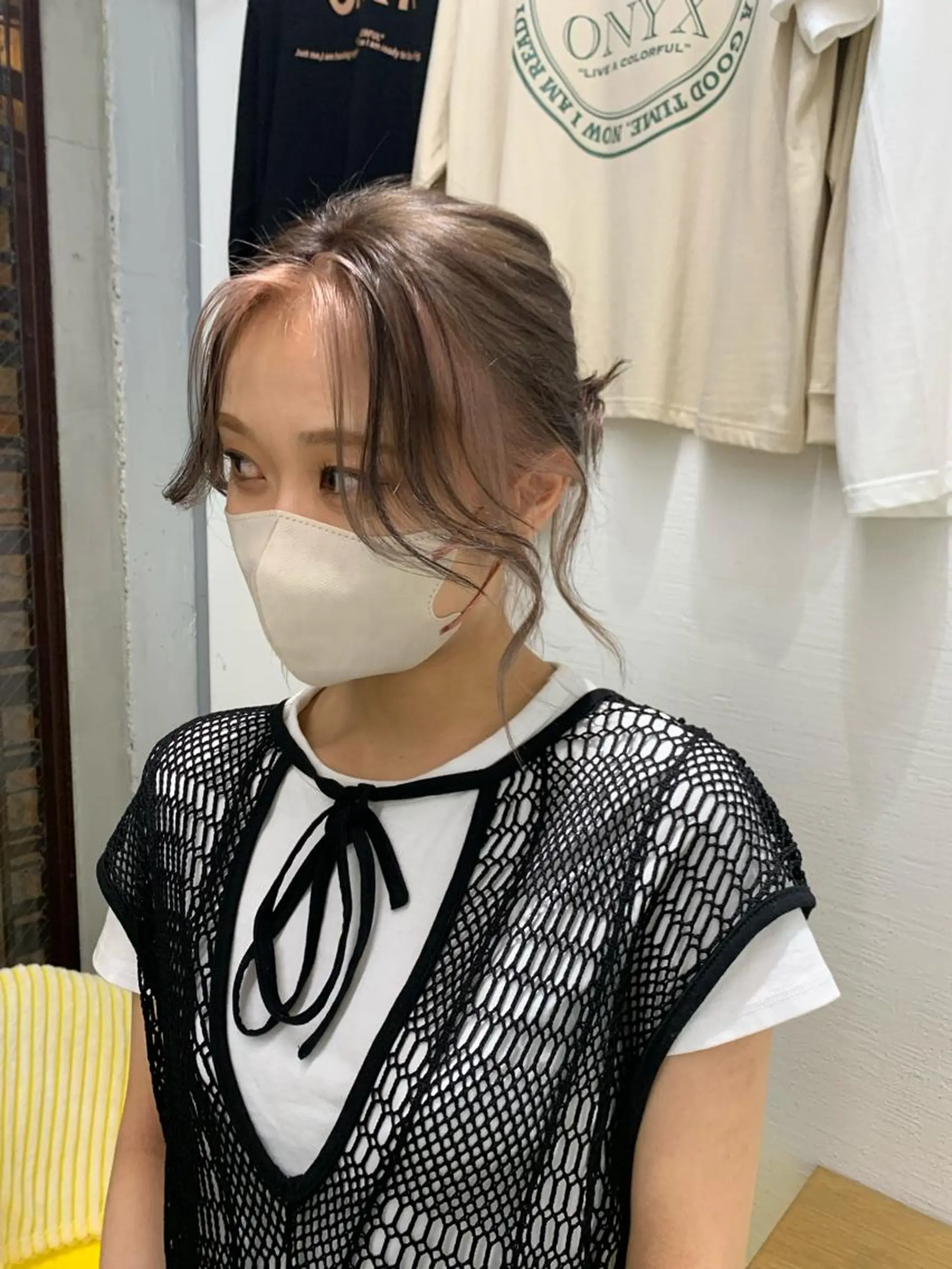 セミロング カラー ヘアアレンジ ブリーチ デザインカラー ハイライトカラー ハイライト 卒業式ヘアセット🎀 ヘアアレンジのヘアスタイル