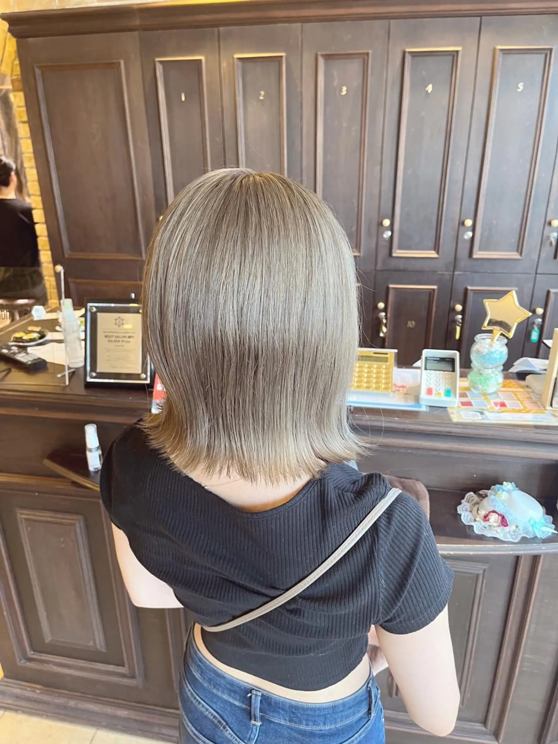 ミディアム ヘアカラー 🧡ミルクティー/ レイヤー🧡ショウナのヘアスタイル