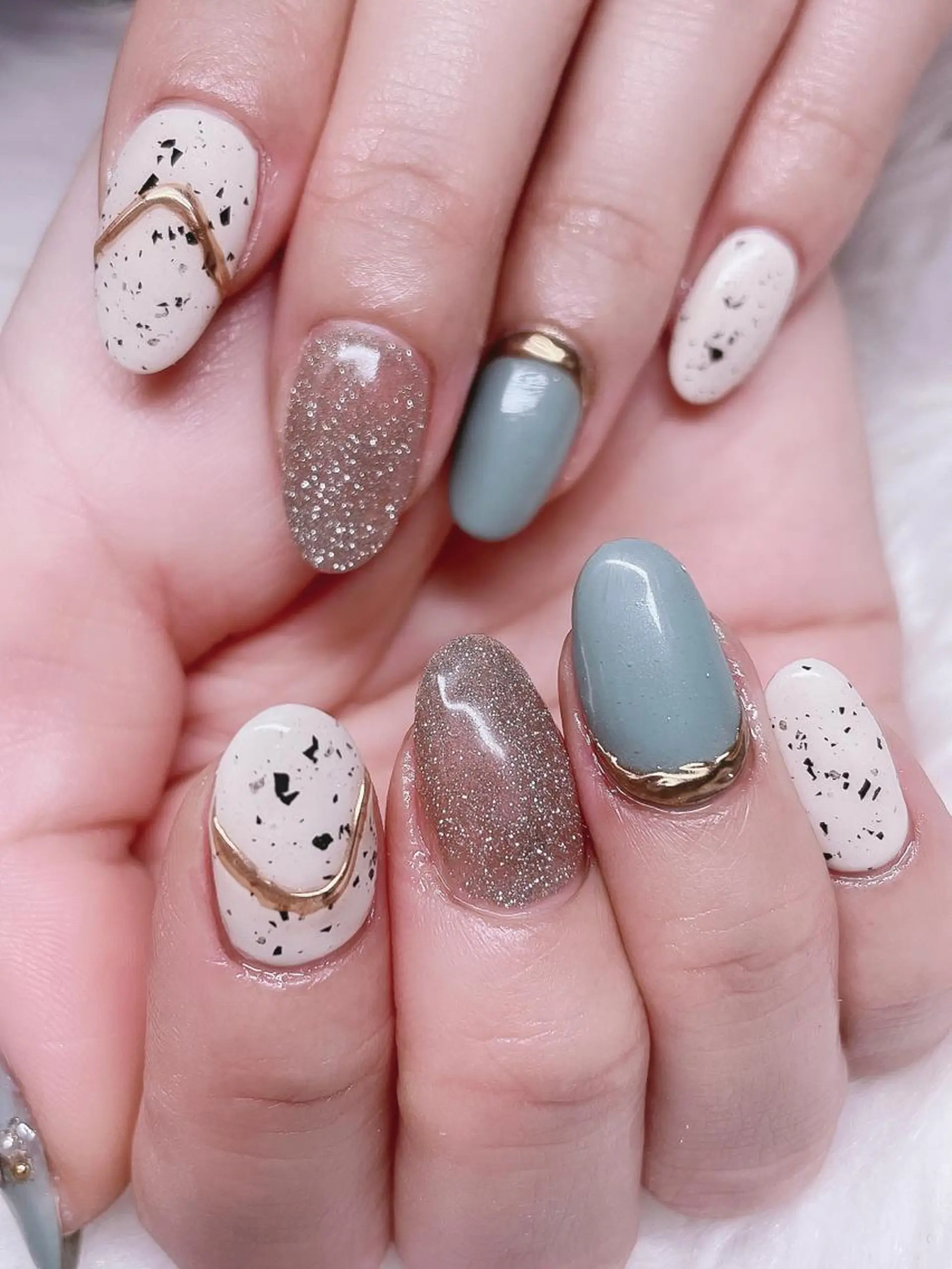 ネイル AngelChris ビューティーサロンのネイルデザイン