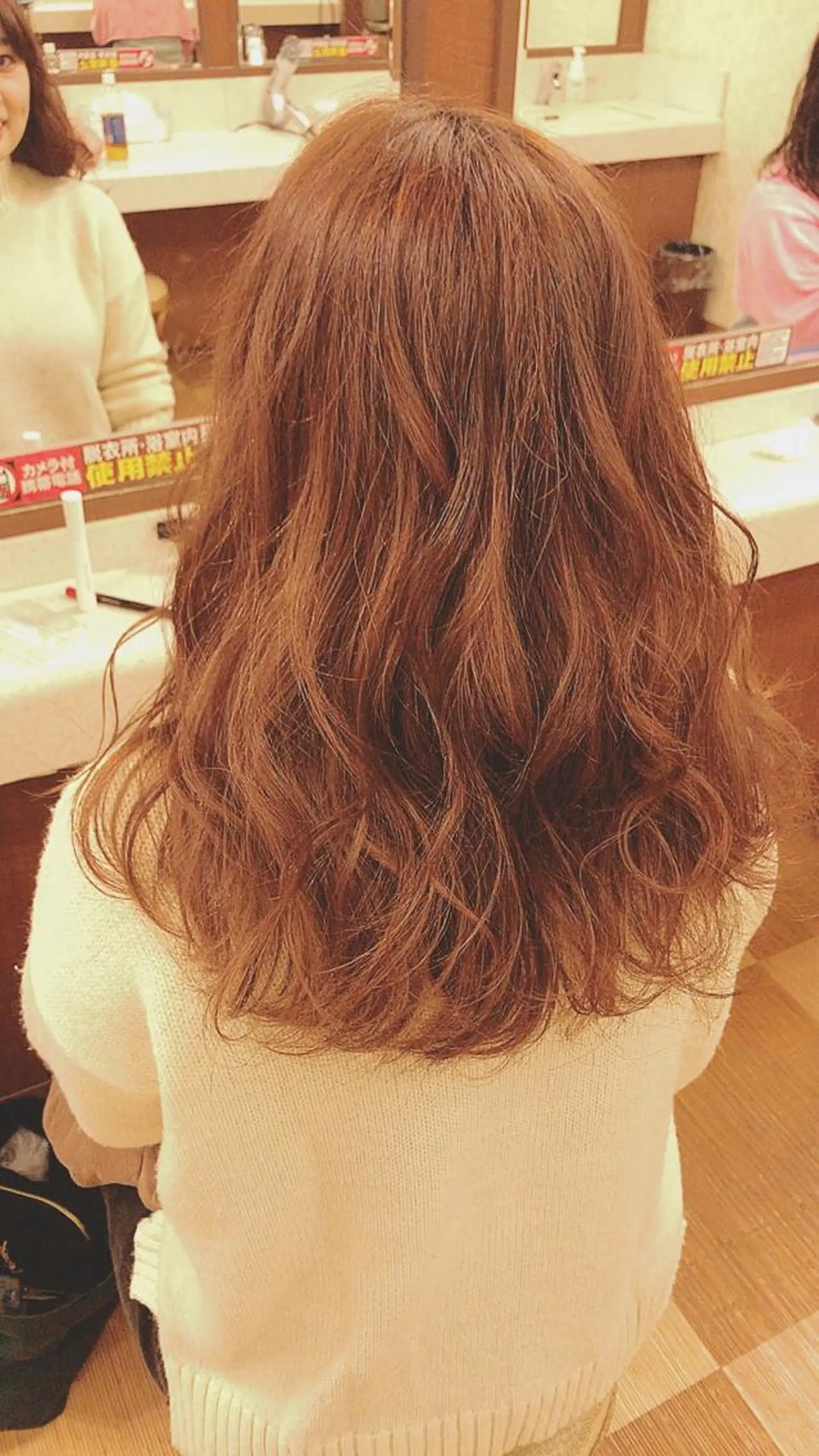 セミロング カラー レッドカラー 西 めぐみのヘアスタイル