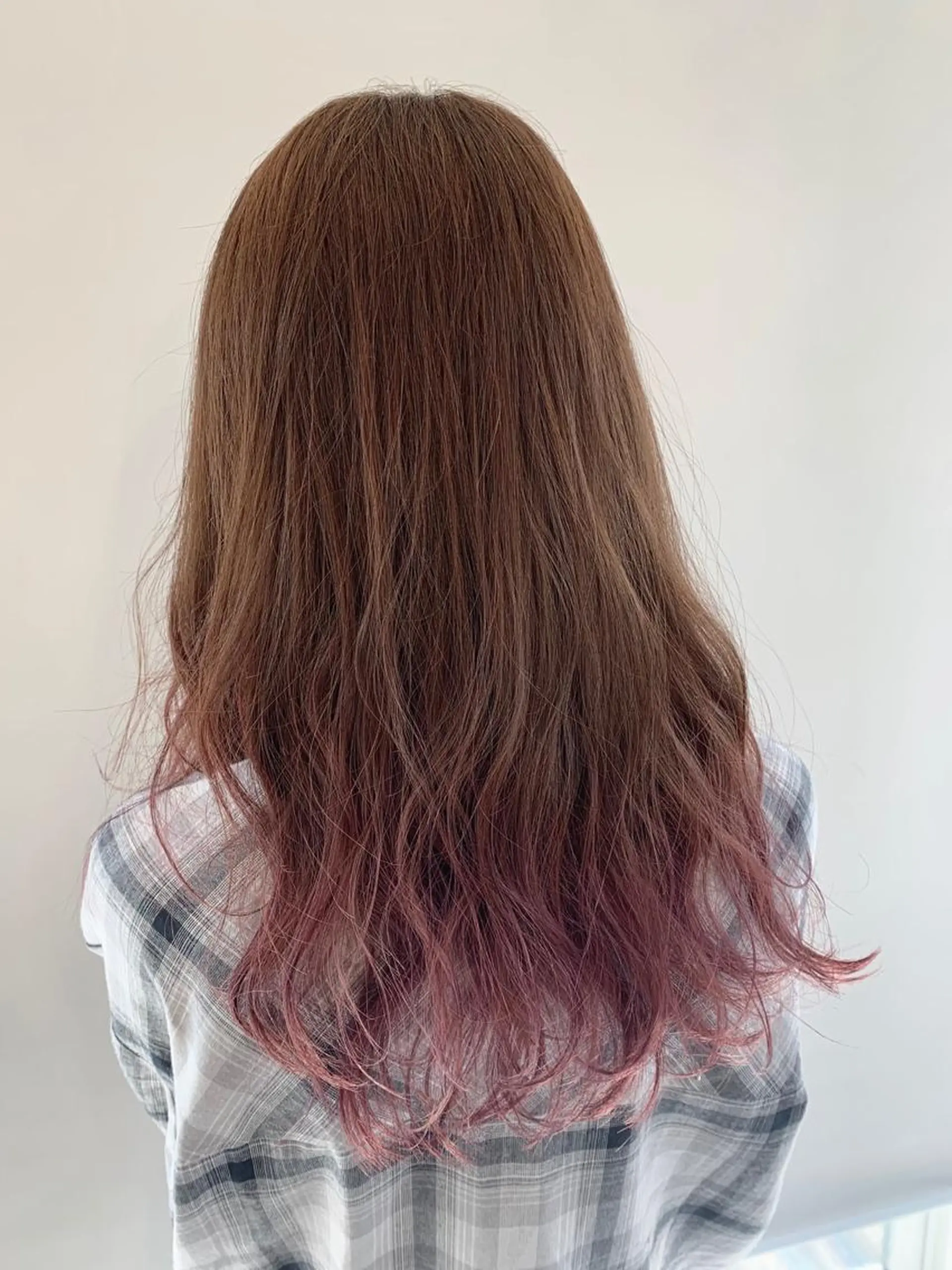 ロング カラー パーマ ヘアアレンジ ベージュカラー グラデーションカラー ピンクカラー カット ヘアカラー 加藤 綾華のヘアスタイル