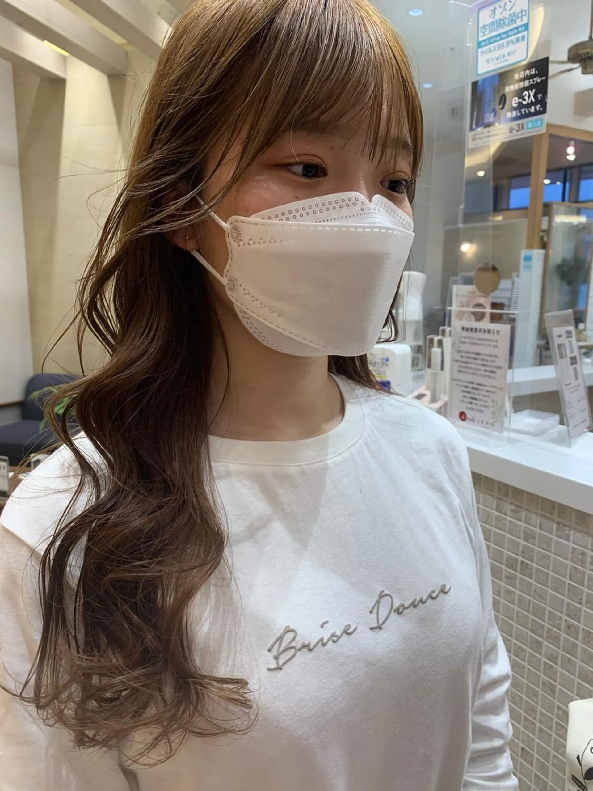 ロング 伊藤 麻菜実のヘアスタイル