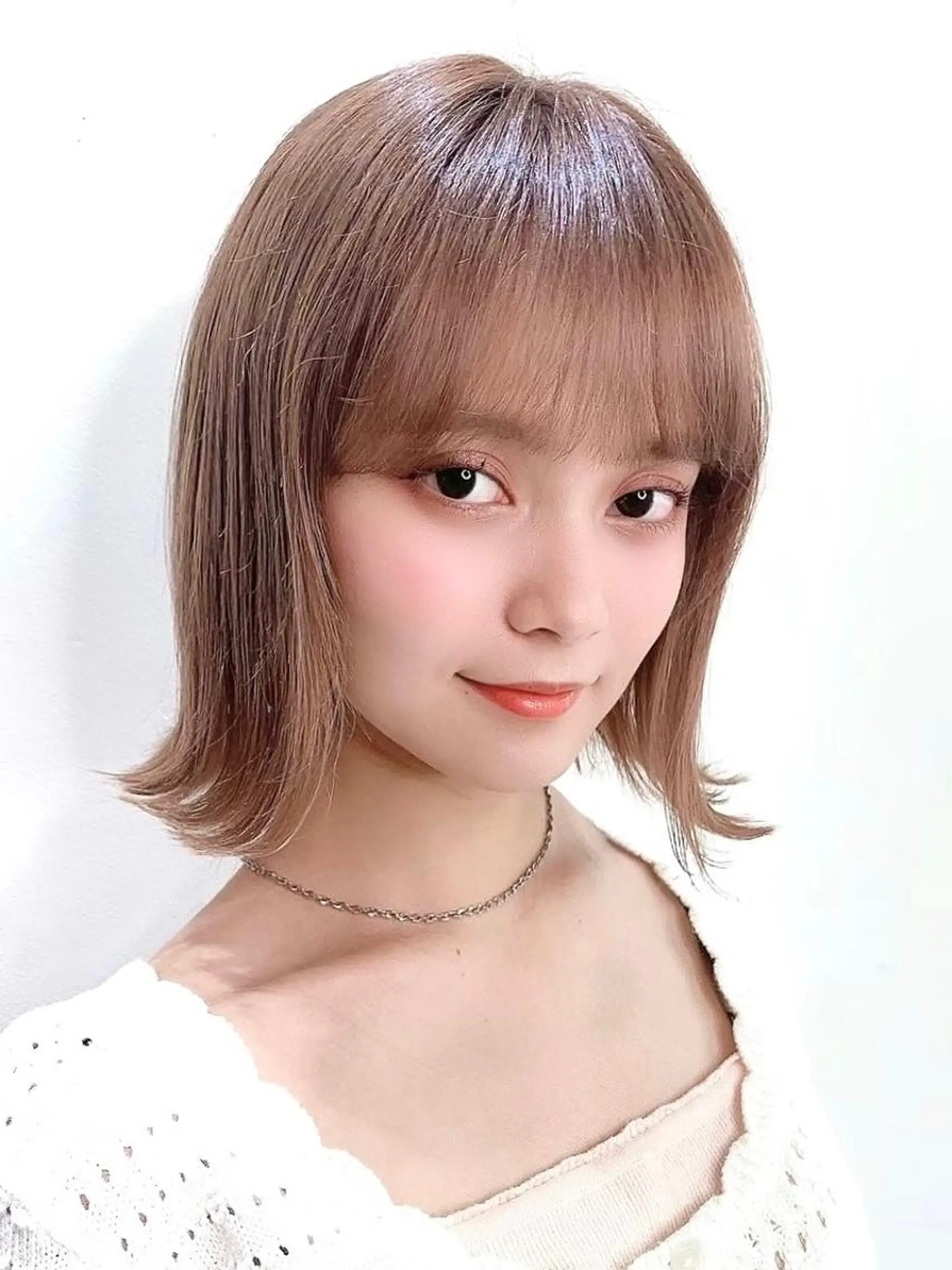 セミロング カラー パーマ ヘアアレンジ JYUNESU所属・韓国・韓国ヘア 髪質改善のヘアスタイル