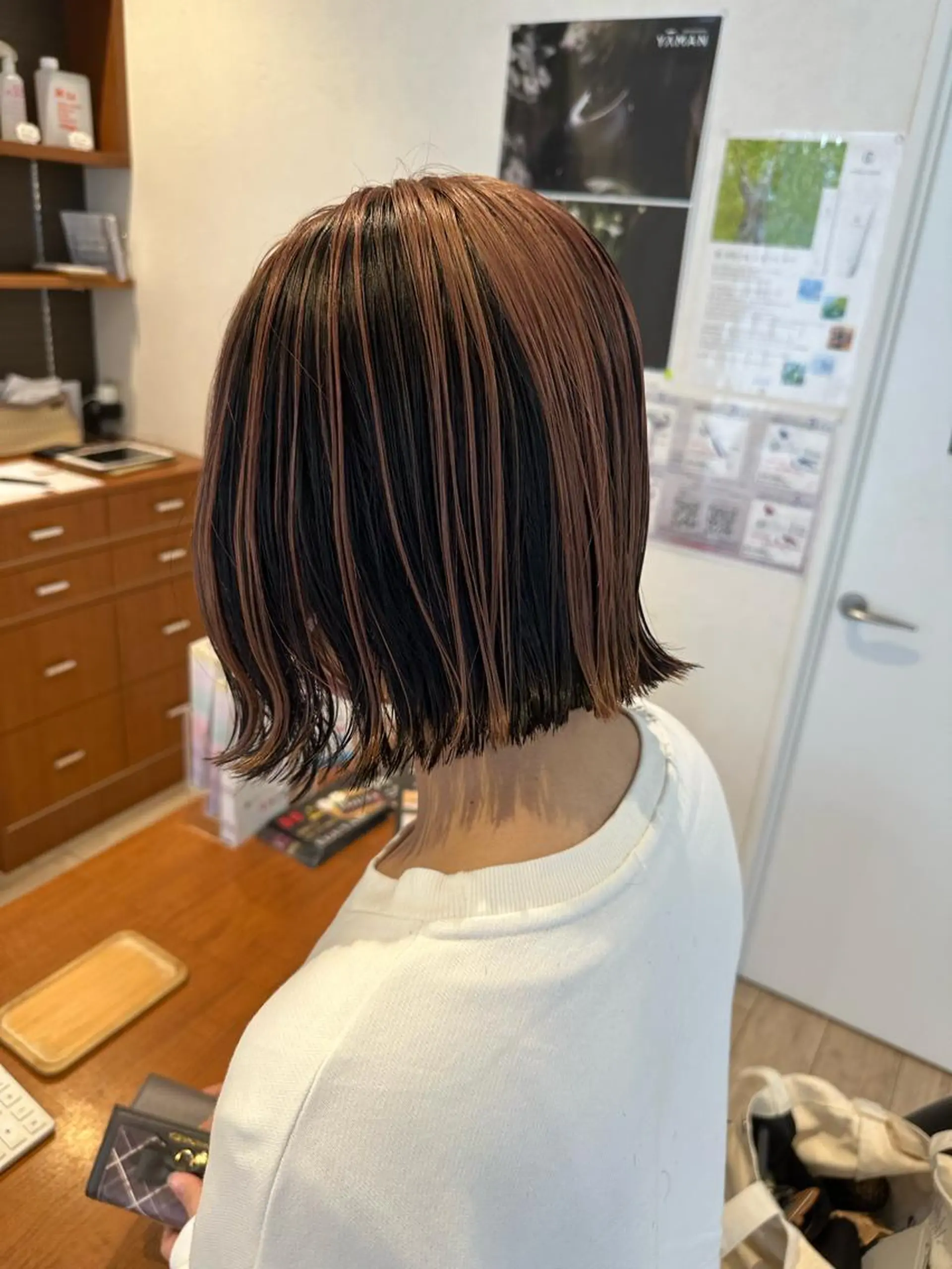 ショート カラー アッシュ アッシュブラック ベージュカラー 黒髪 ブリーチ 透明感カラー🩵 レイヤーカット/韓国のヘアスタイル