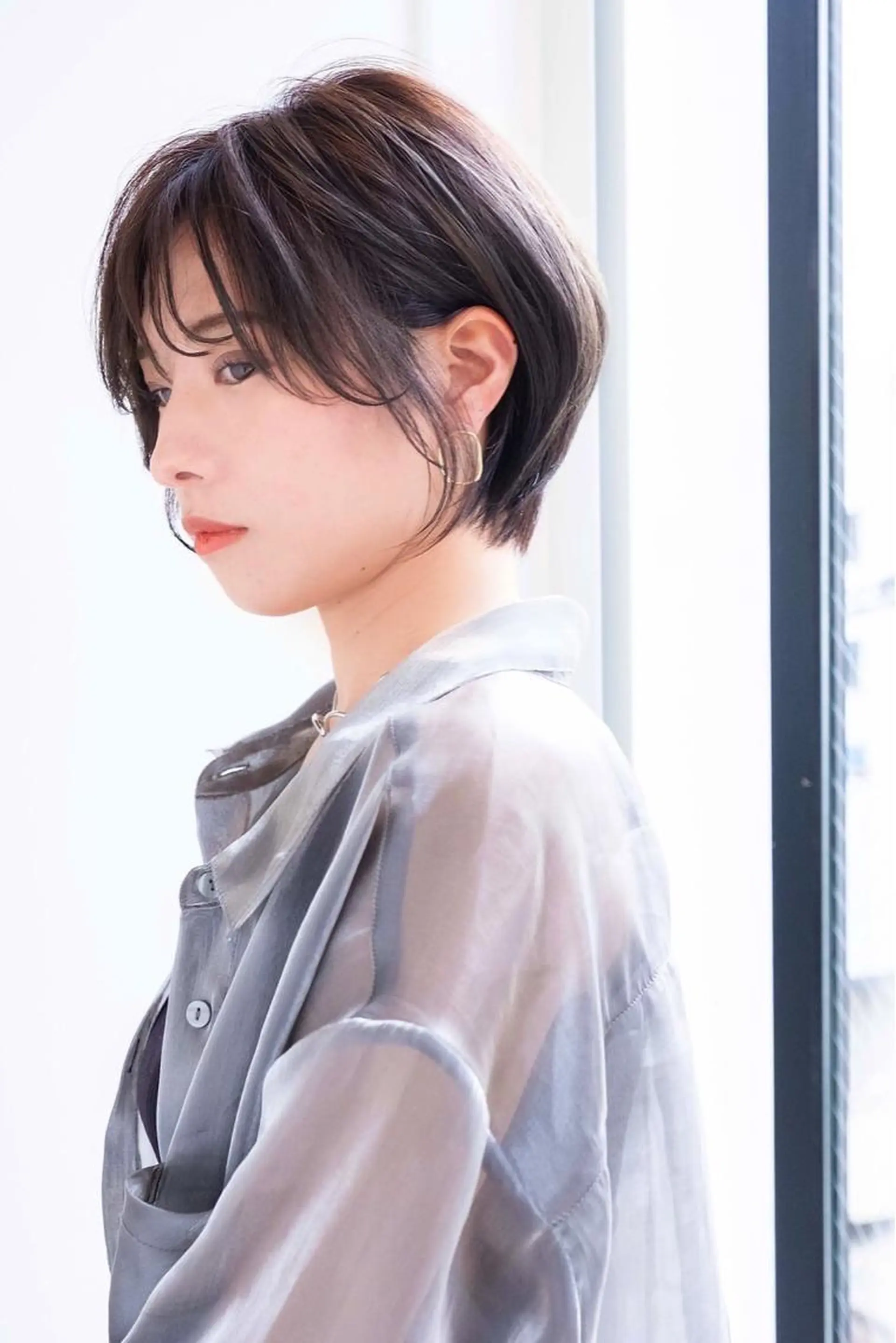 ショート カラー ショートボブ 丸みショート アッシュ アッシュブラウン バレイヤージュ 井村 拓未のヘアスタイル