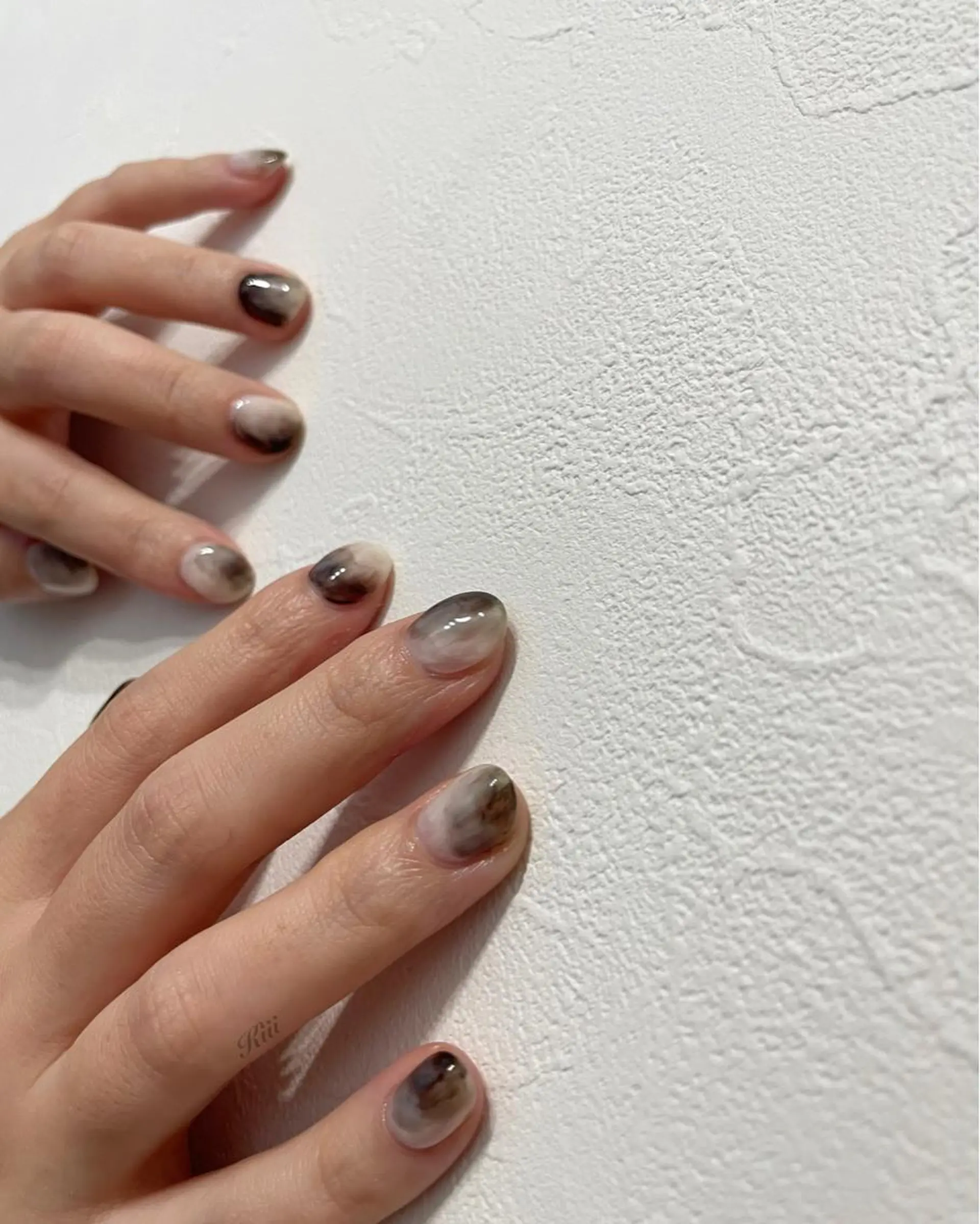 ネイル ホワイト ハンドネイル フットネイル kiii.__ ✴︎*のネイルデザイン