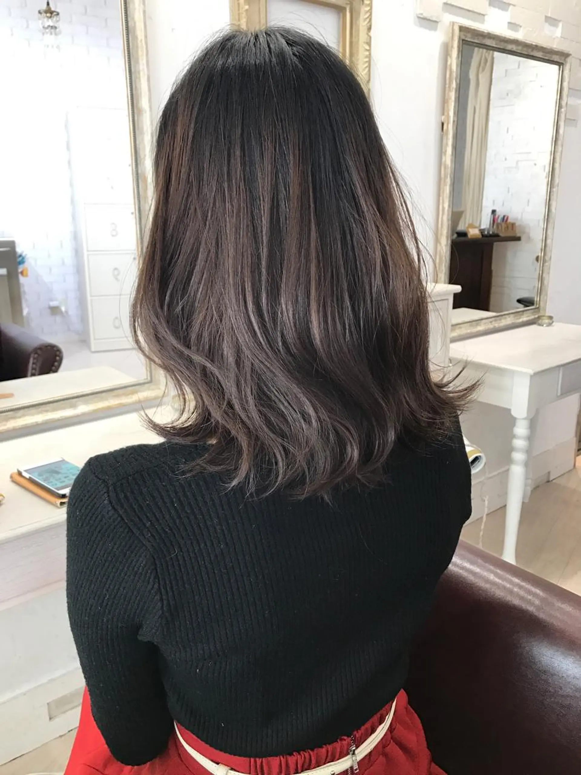 ミディアム ハイライト エクステ（レミー毛） NINEのヘアスタイル