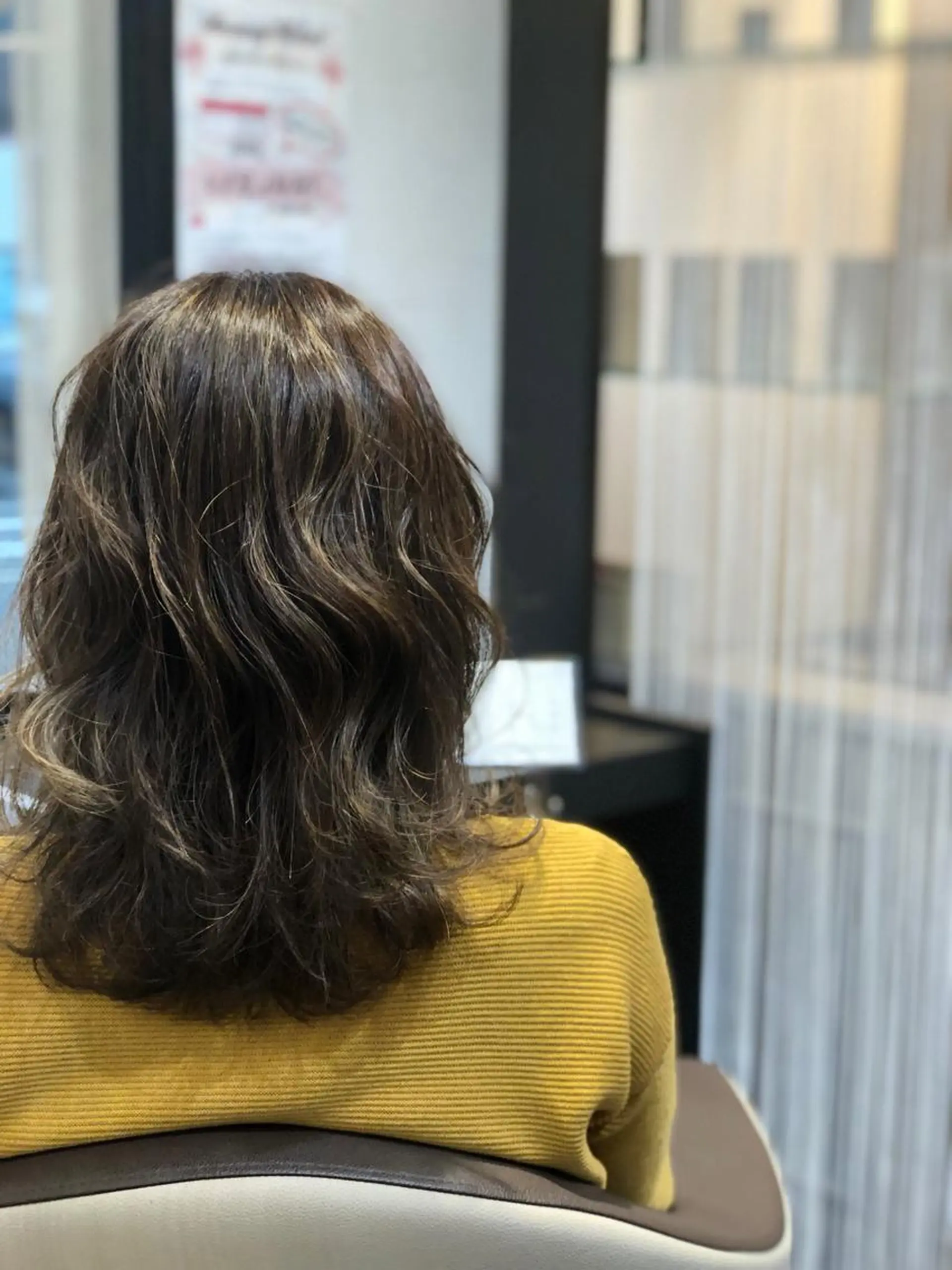 セミロング カラー 若泉 真梨のヘアスタイル