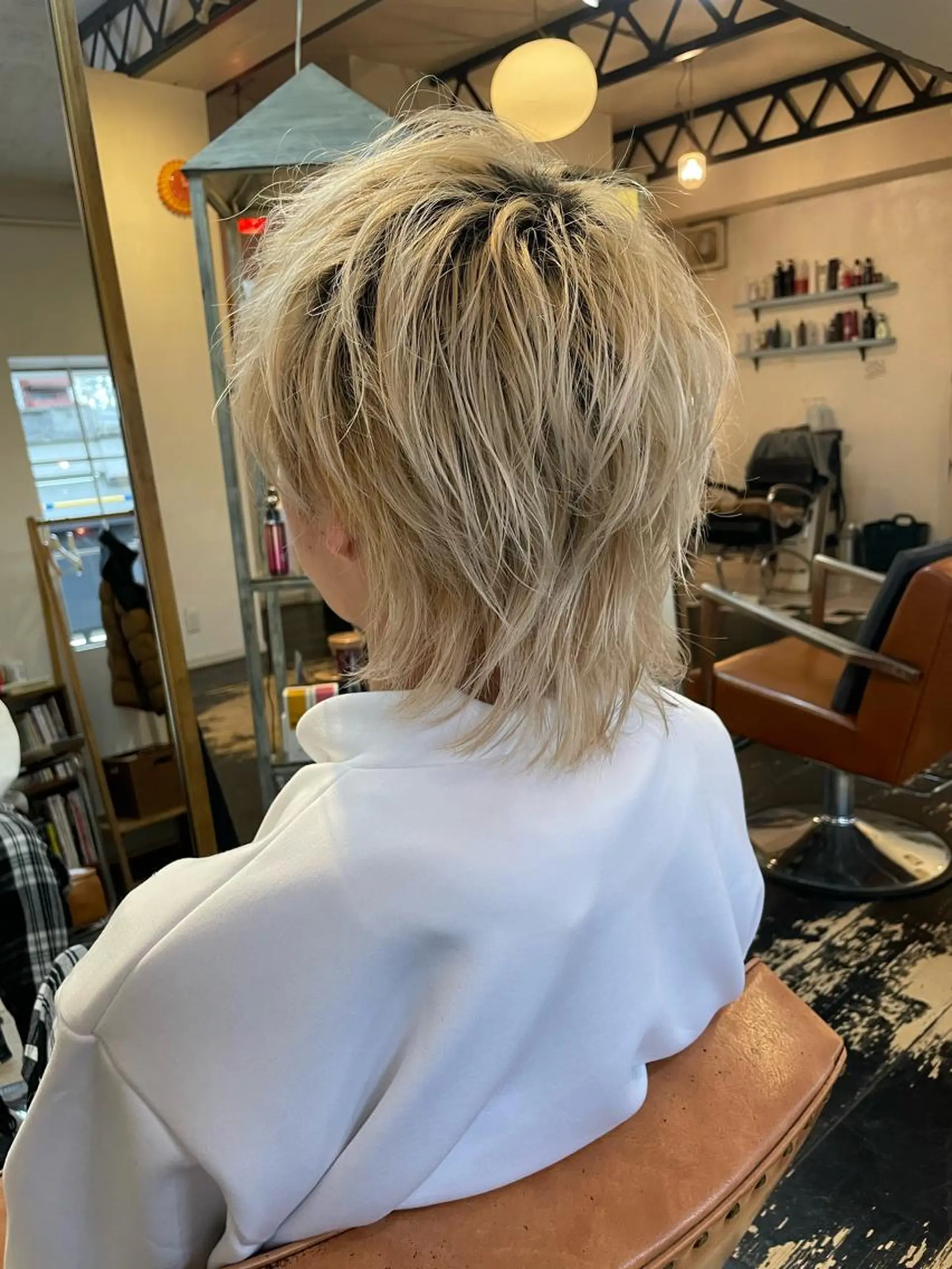 カラー メンズ メンズブリーチ マッシュウルフ マッシュ メンズウルフカット ベージュカラー カット ヘアカラー h a k u 大倉 卓人のヘアスタイル