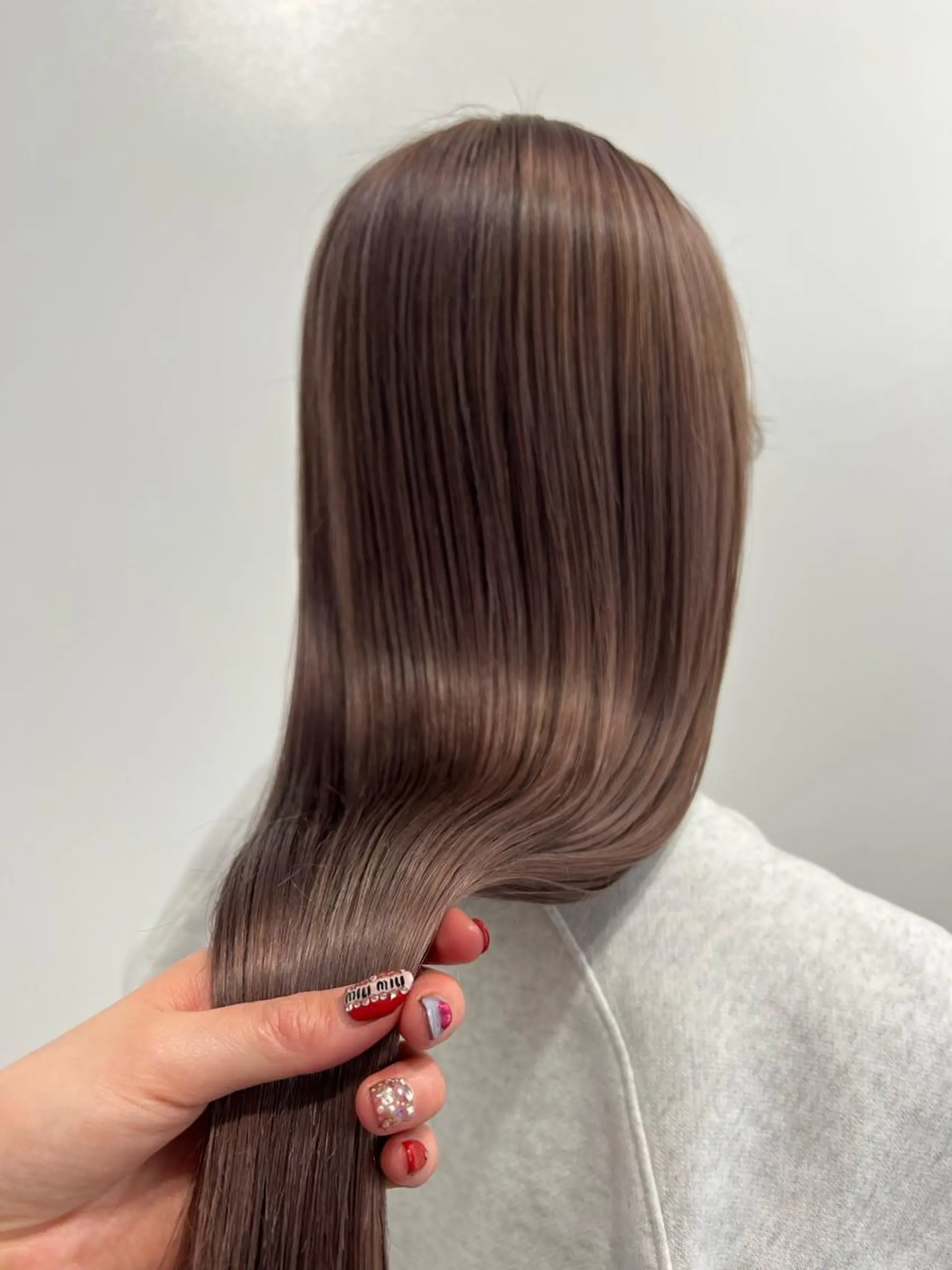 ロング カラー ベージュカラー 🌼動き×透明感🩵 ハイトーン/ナナのヘアスタイル