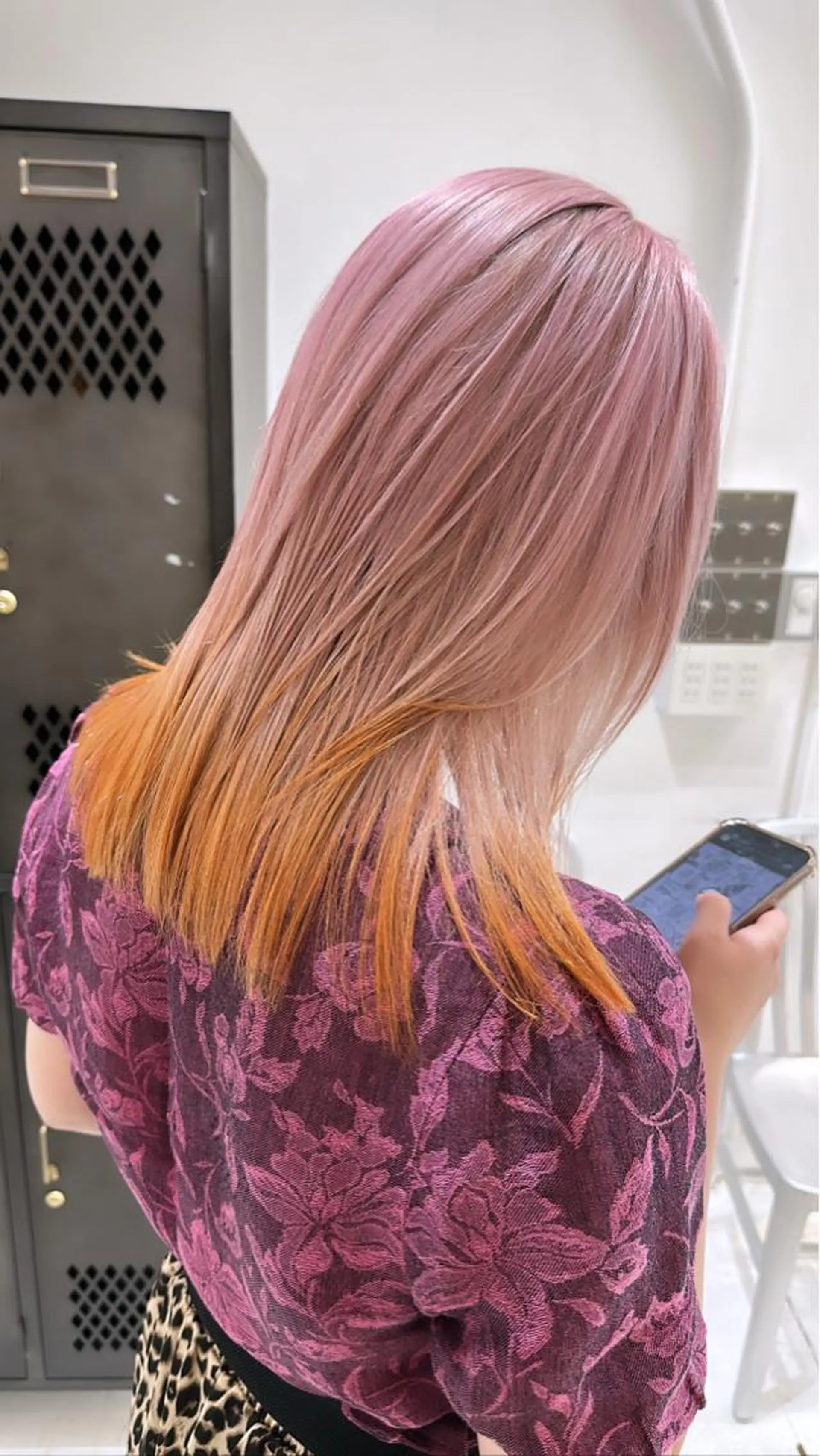 カラー ニシオカ タクヤのヘアスタイル