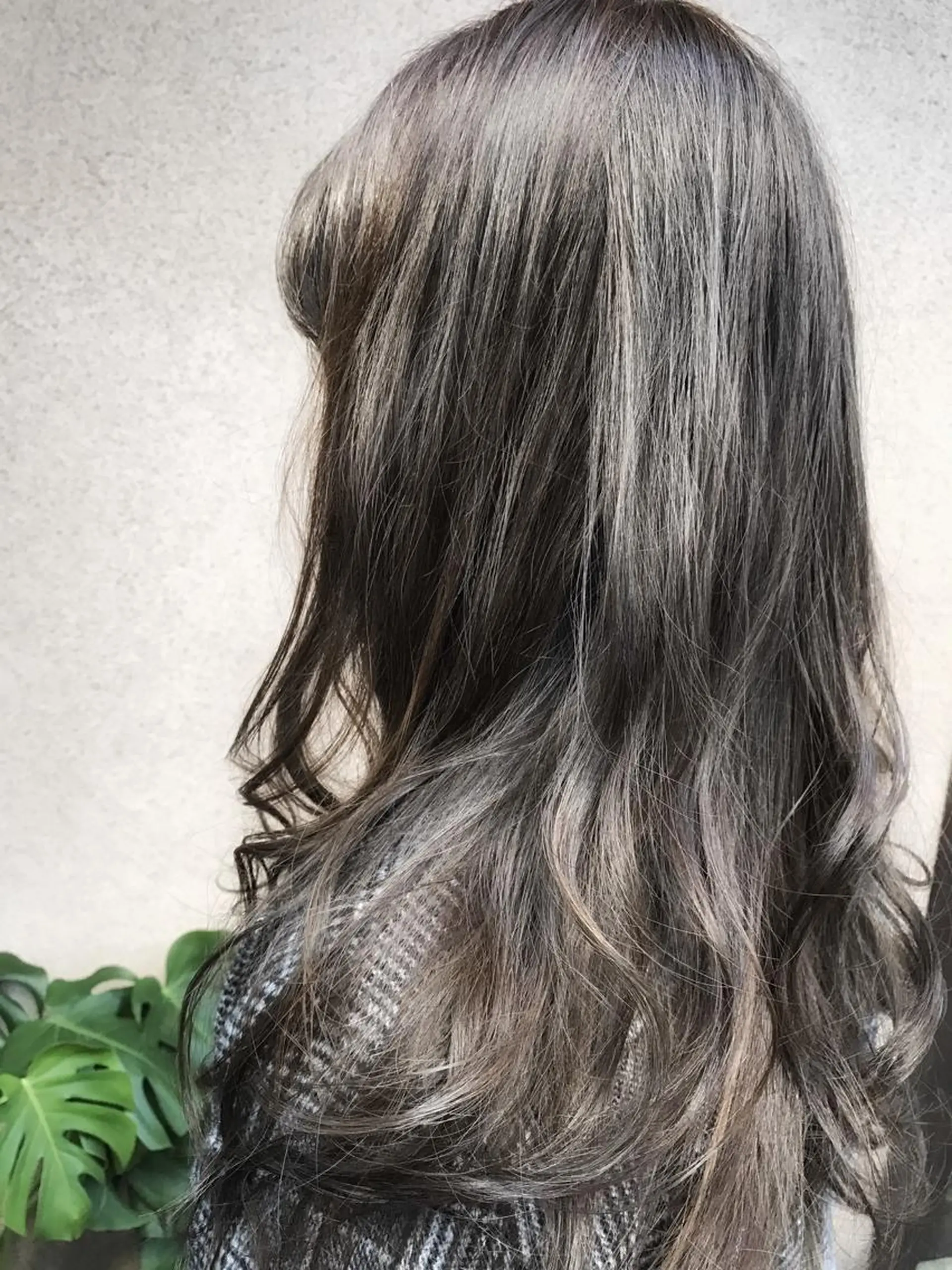 セミロング カラー アッシュ ブルーカラー ブルーアッシュ イルミナカラー vato マンツーマンサロンのヘアスタイル