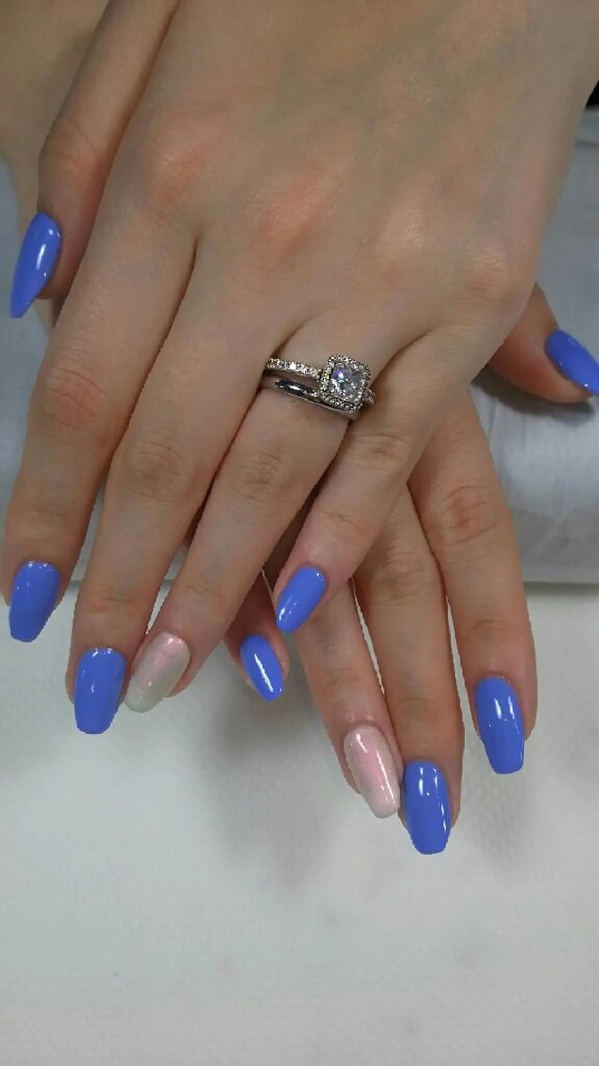 ネイル ブルー 春ネイル ホワイト ネイルサロン ショコラのネイルデザイン