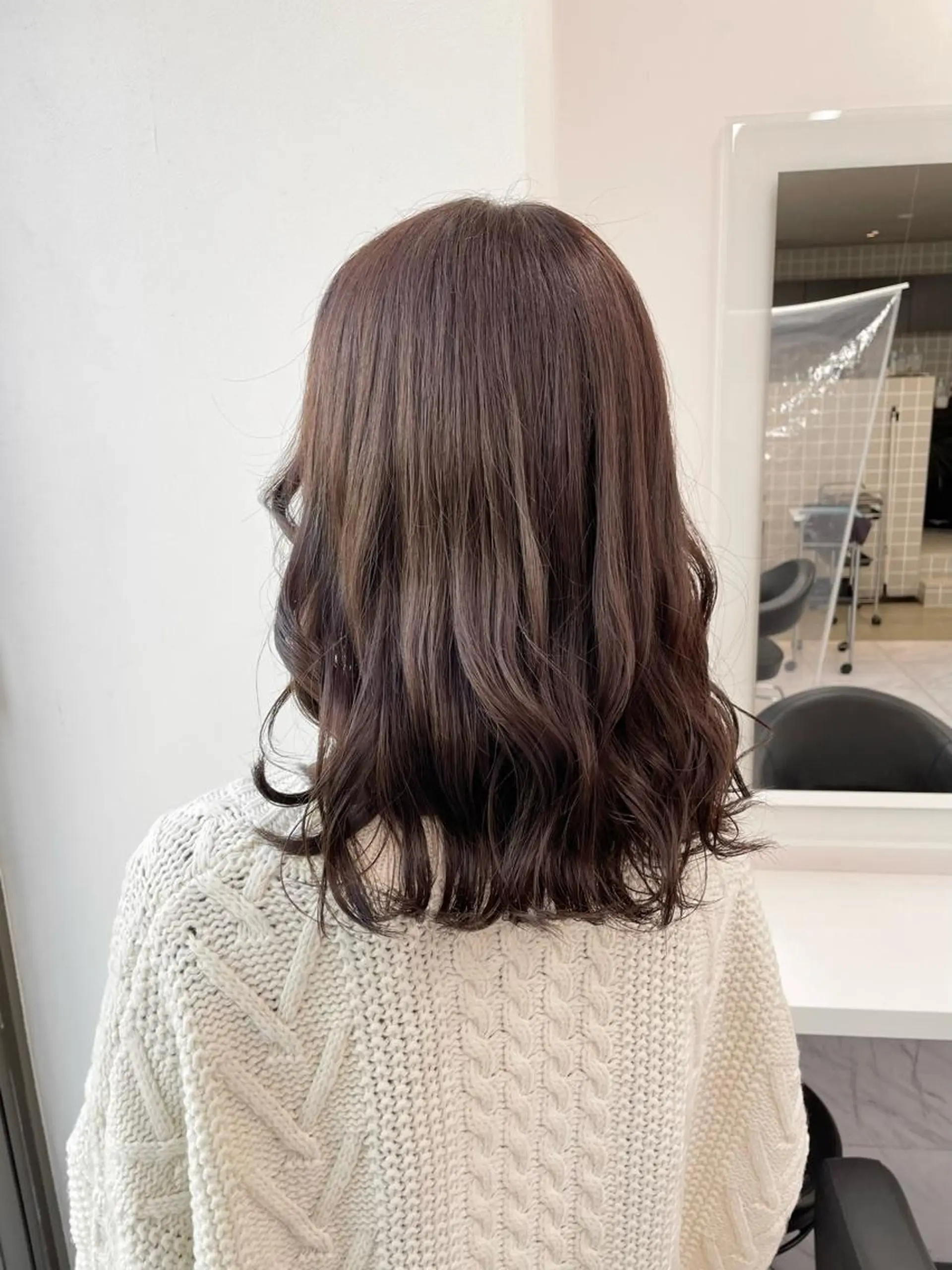 ミディアム カラー パーマ ヘアアレンジ メンズ キッズ ネイル マツエク・マツパ アイブロウ カット ヘアカラー トリートメント 🦋透明感グレージュ /韓国レイヤー🦋のヘアスタイル