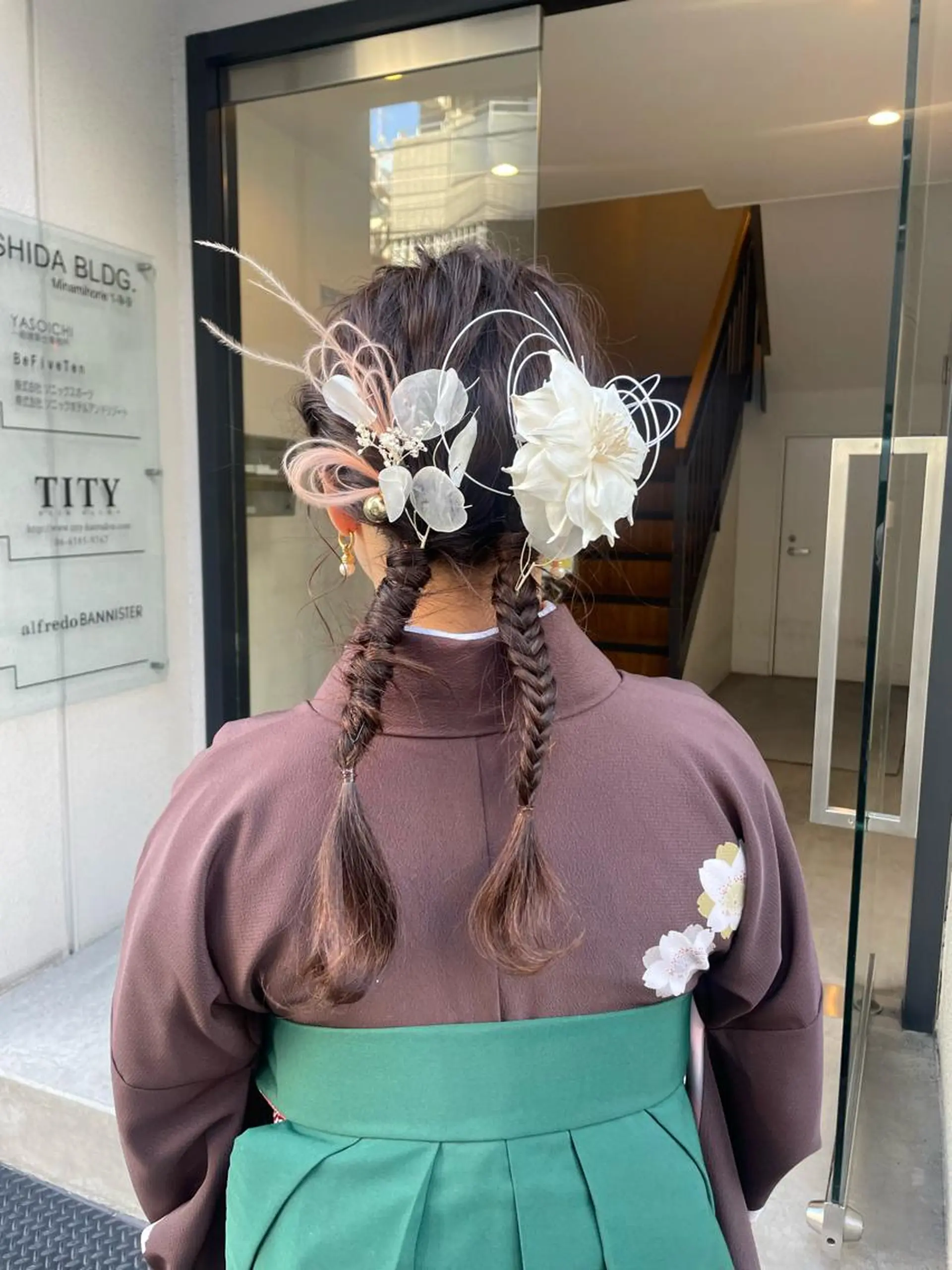 セミロング ヘアアレンジ 卒業式のヘアスタイル ヘアセット hen所属・心斎橋/レイヤー/ ブリーチ/モエのヘアスタイル