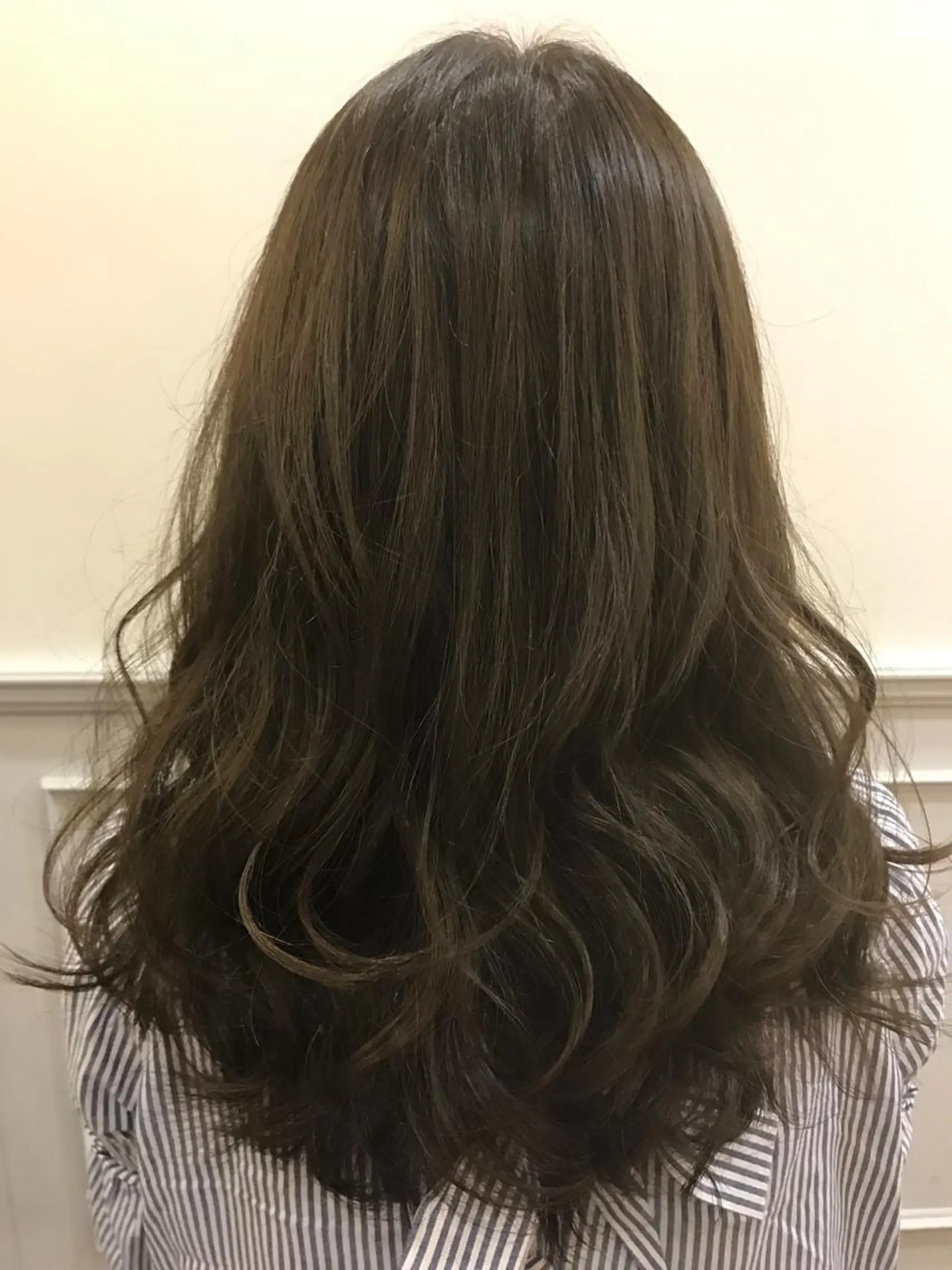 ミディアム カラー ベージュカラー ひろせ かなのヘアスタイル