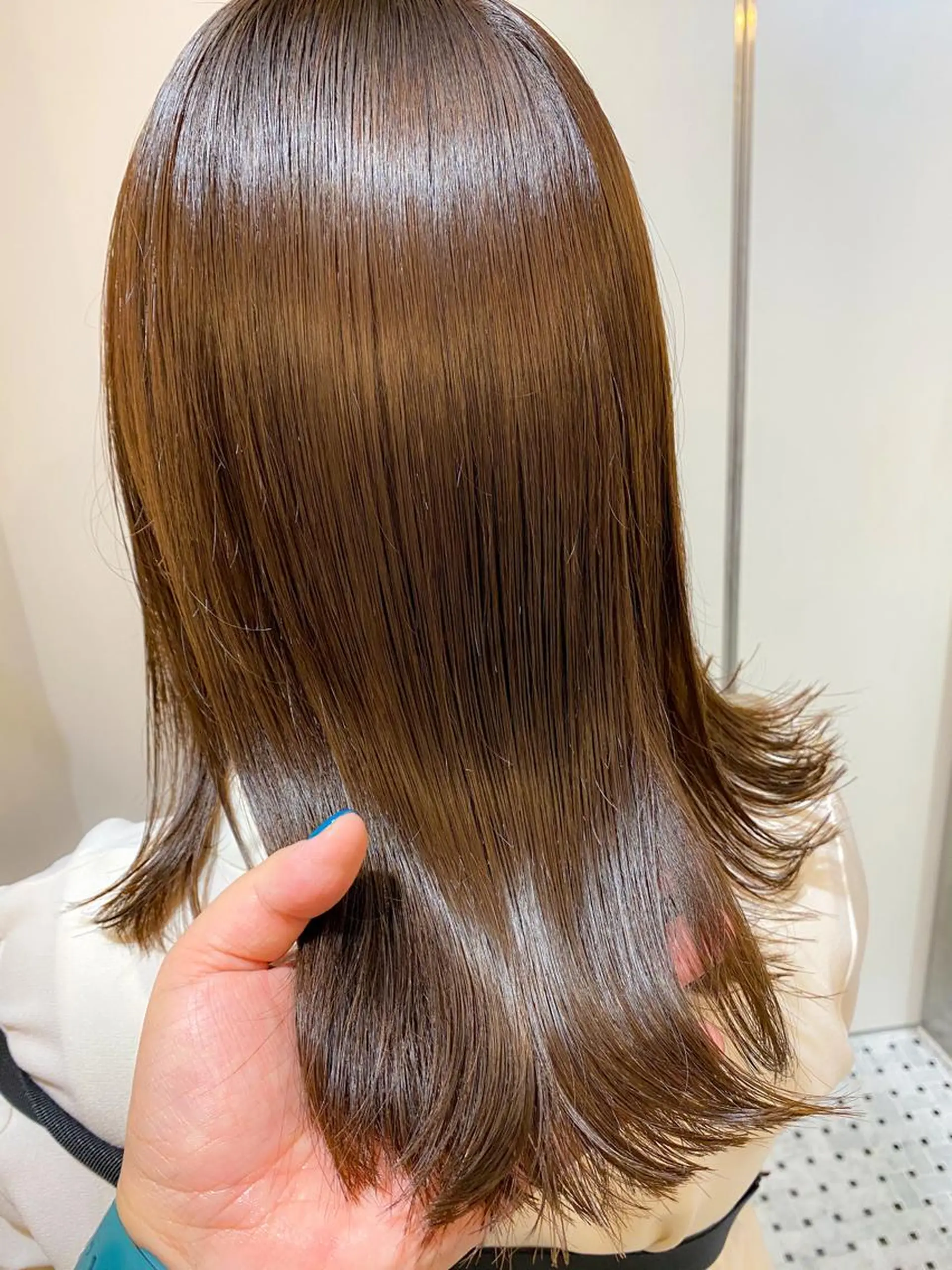 セミロング カラー アッシュ アッシュブラウン ブラウンカラー louwe 武藤幸世のヘアスタイル