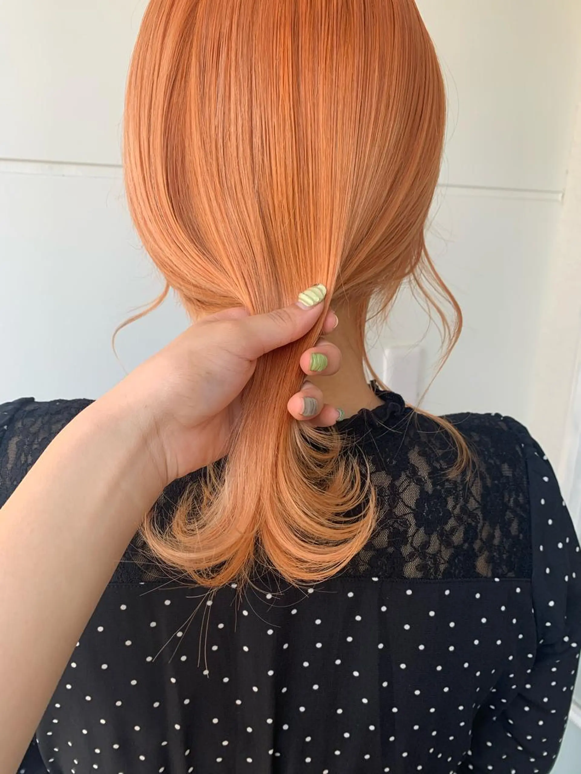 セミロング カラー ヘアアレンジ ブリーチ 透明感カラー オレンジ ヘアカラー たかいわ みきのヘアスタイル